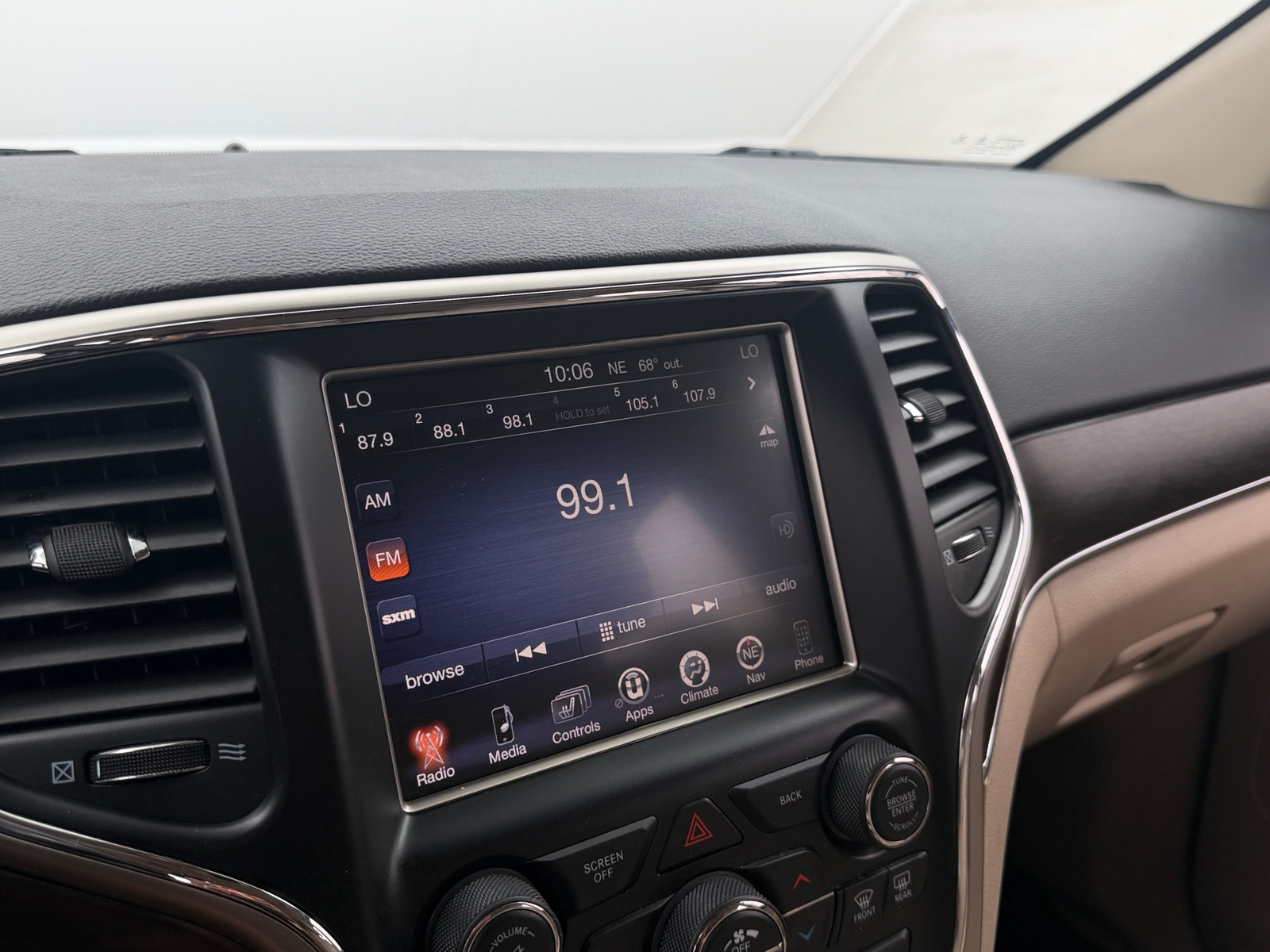 Thumbnail: 2015 Jeep Grand Cherokee - 3