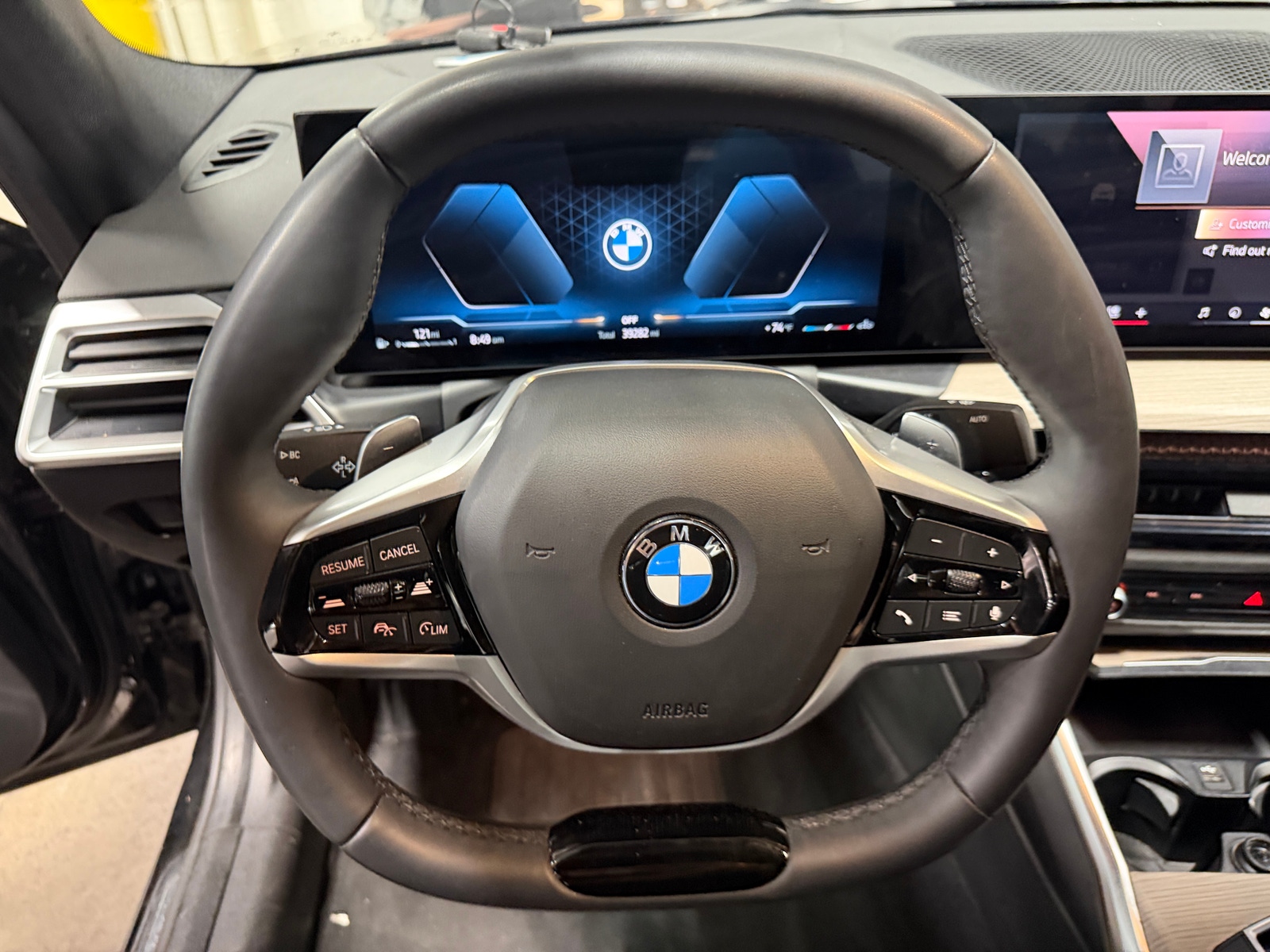 Thumbnail: 2025 BMW 3 Series - 4