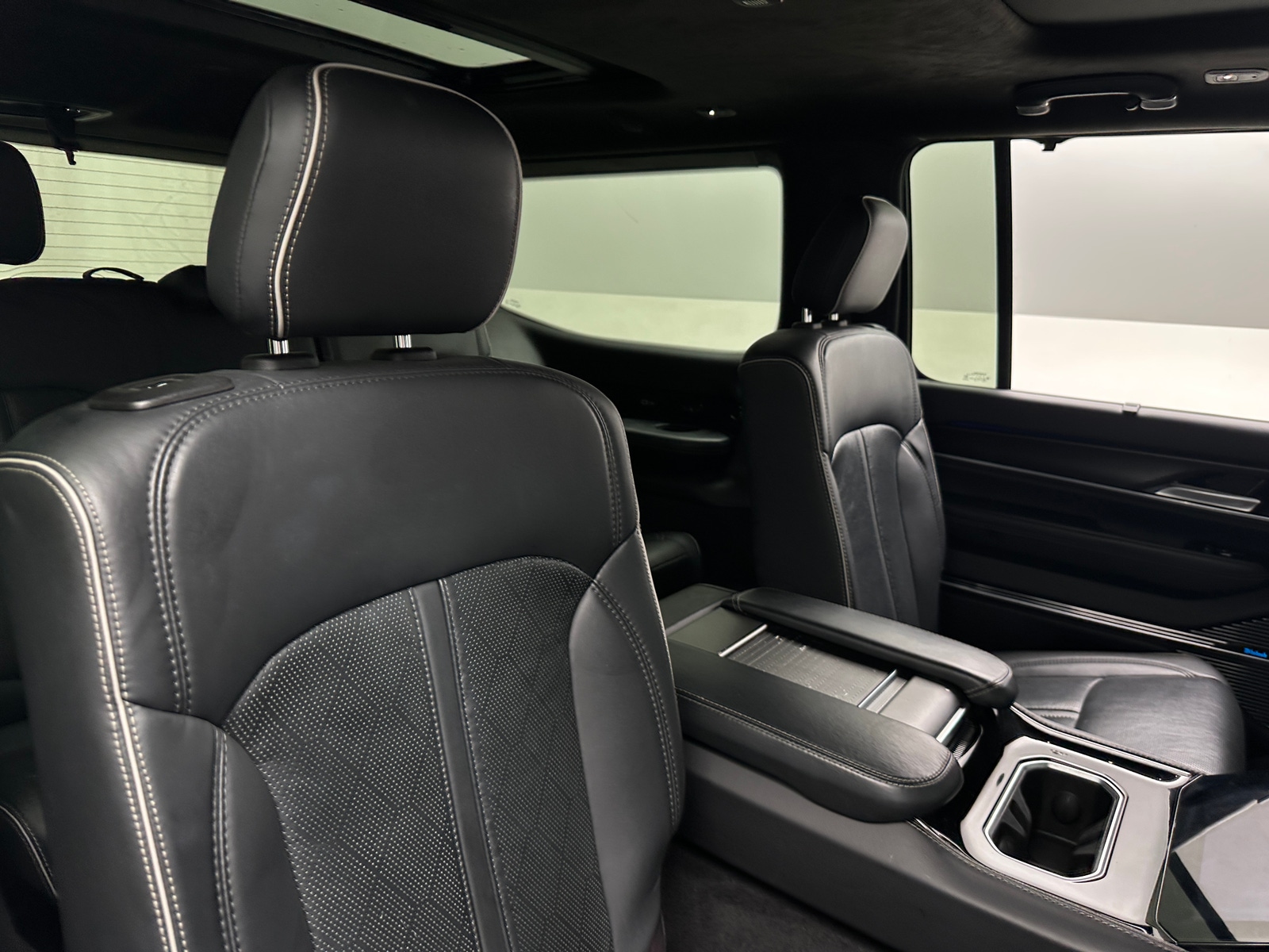Thumbnail: 2024 Jeep Grand Wagoneer - 5