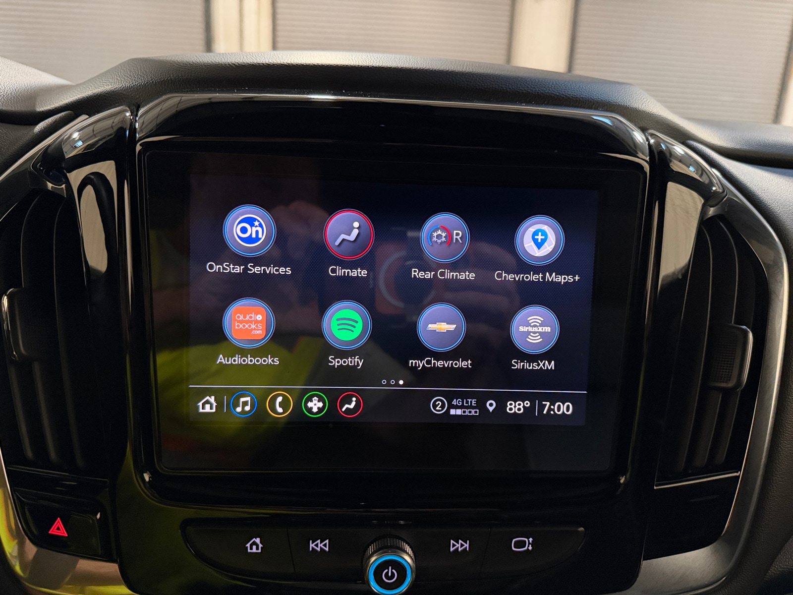 Thumbnail: 2023 Chevrolet Traverse - 3