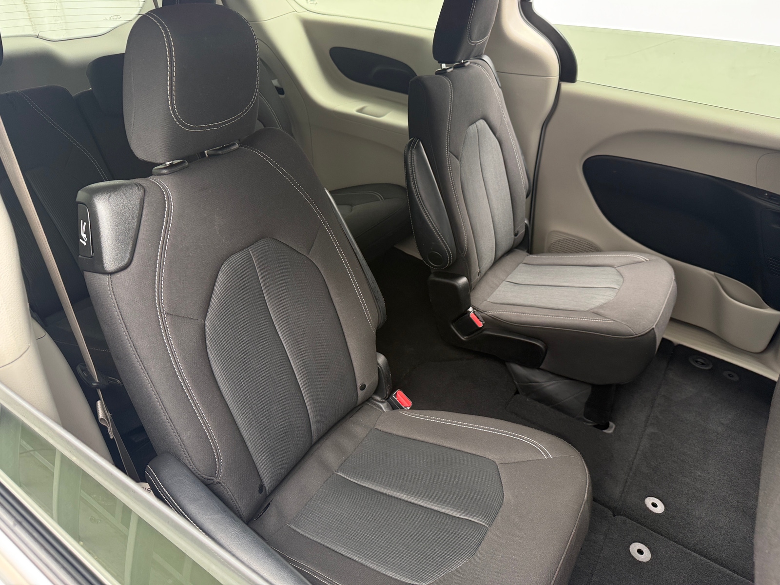 Thumbnail: 2023 Chrysler Voyager - 6
