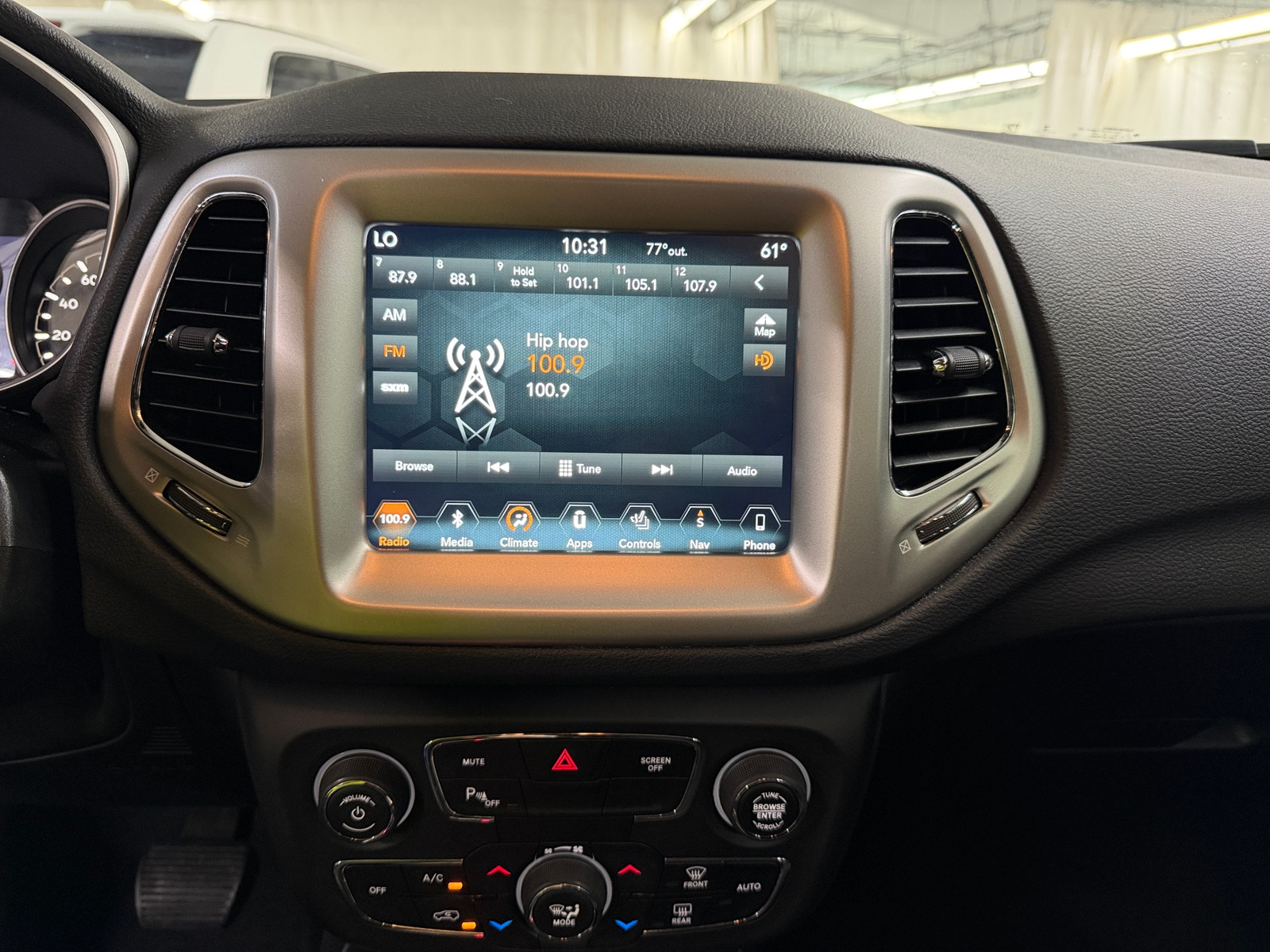 Thumbnail: 2020 Jeep Compass - 3