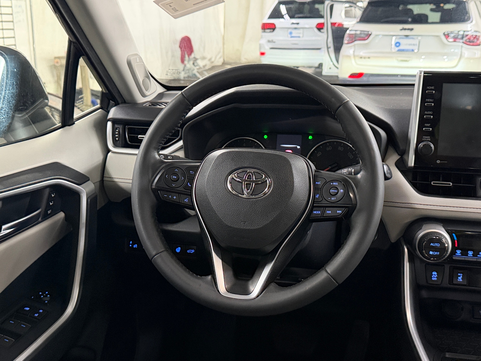 Thumbnail: 2022 Toyota RAV4 - 5