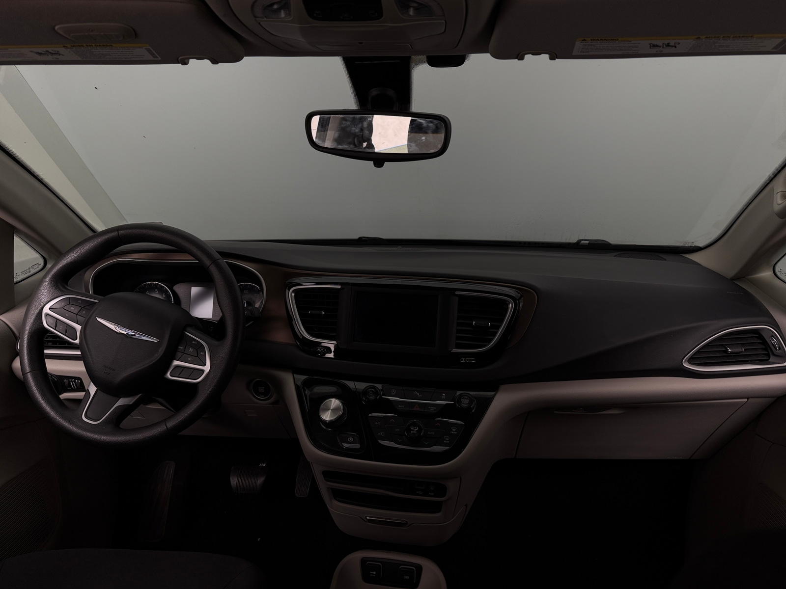 Thumbnail: 2018 Chrysler Pacifica - 3