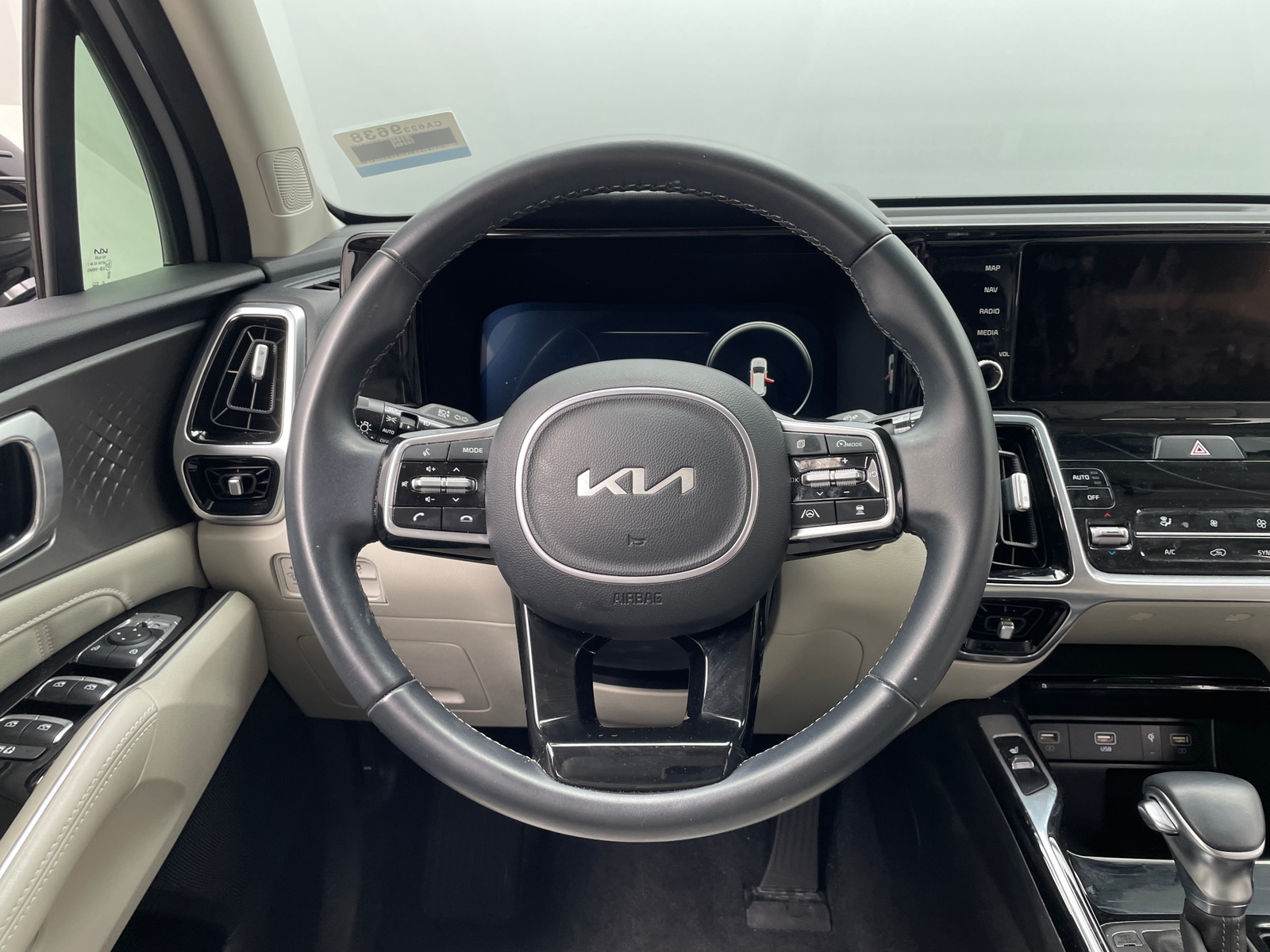 Thumbnail: 2023 Kia Sorento - 4