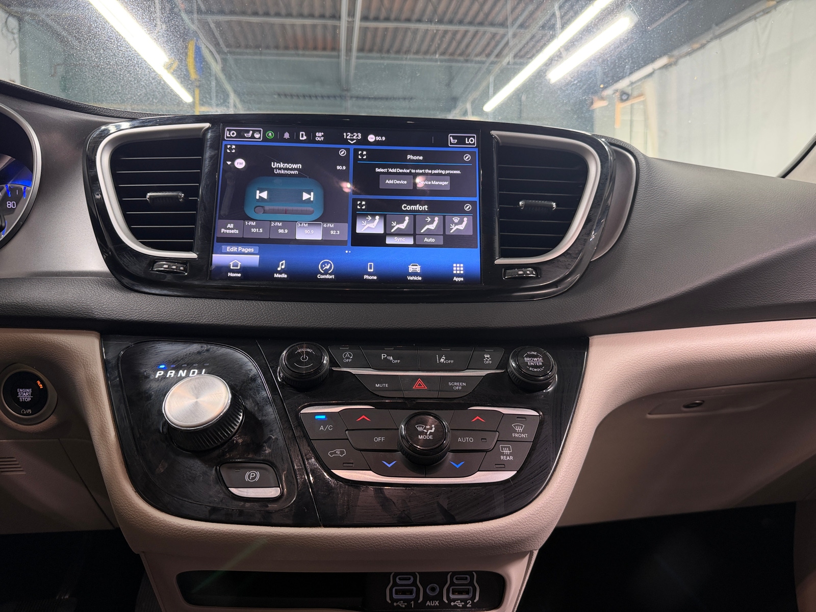 Thumbnail: 2024 Chrysler Pacifica - 3