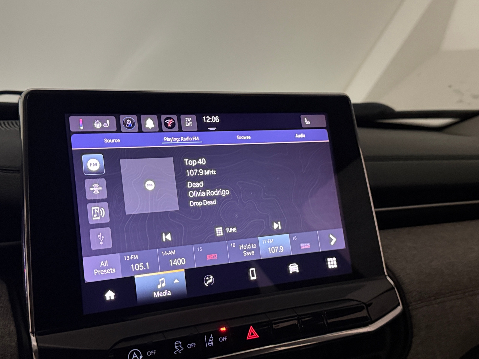 Thumbnail: 2022 Jeep Compass - 3