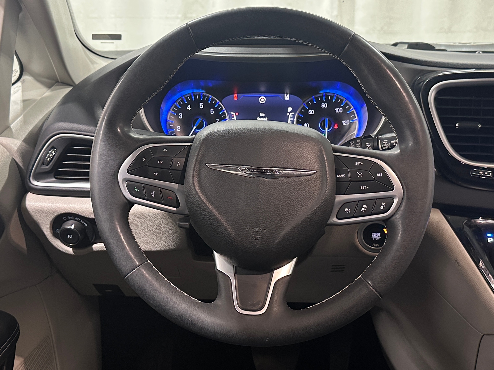 Thumbnail: 2022 Chrysler Pacifica - 4