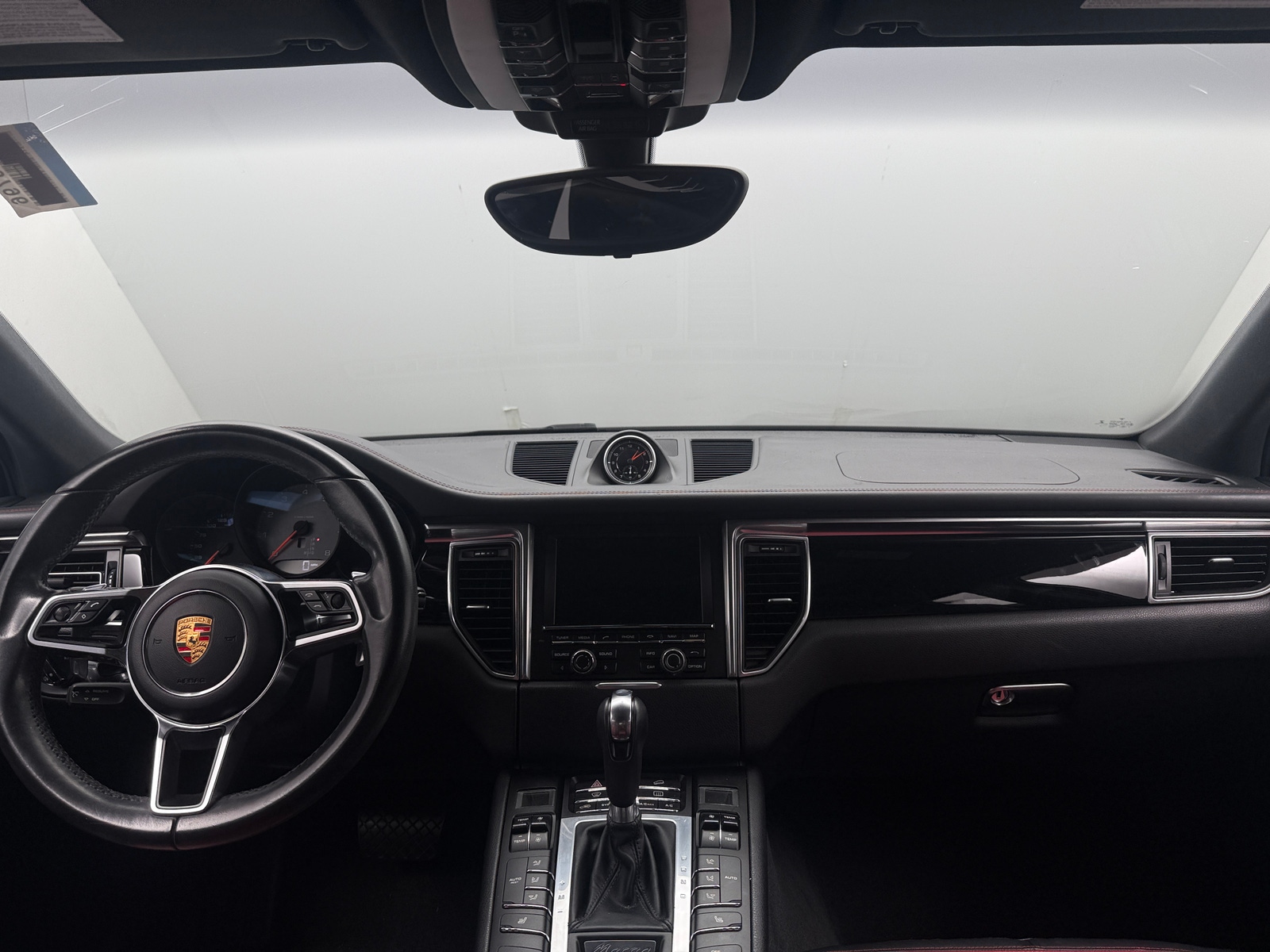 Thumbnail: 2016 Porsche Macan - 2