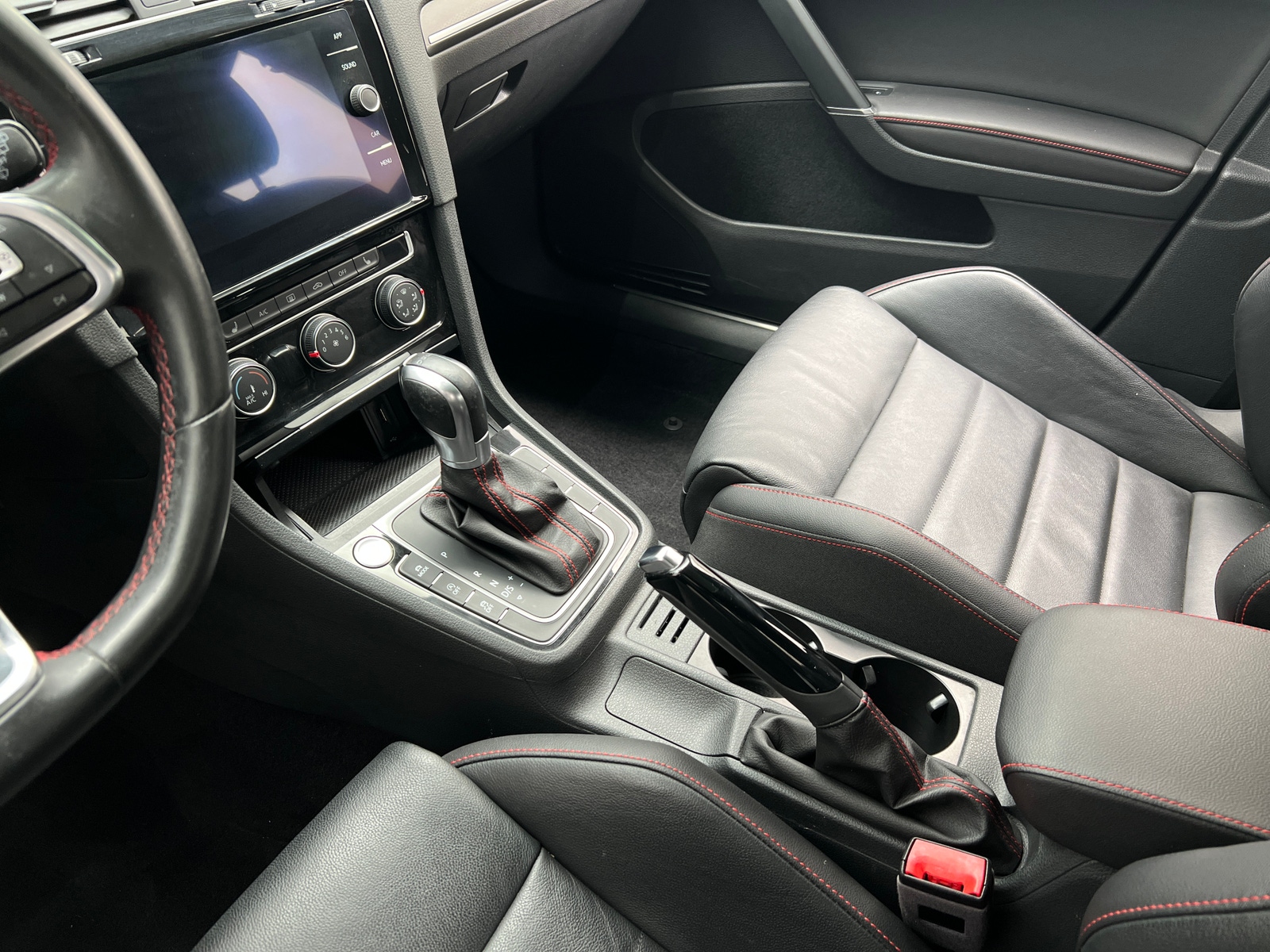 Thumbnail: 2019 Volkswagen Golf - 3