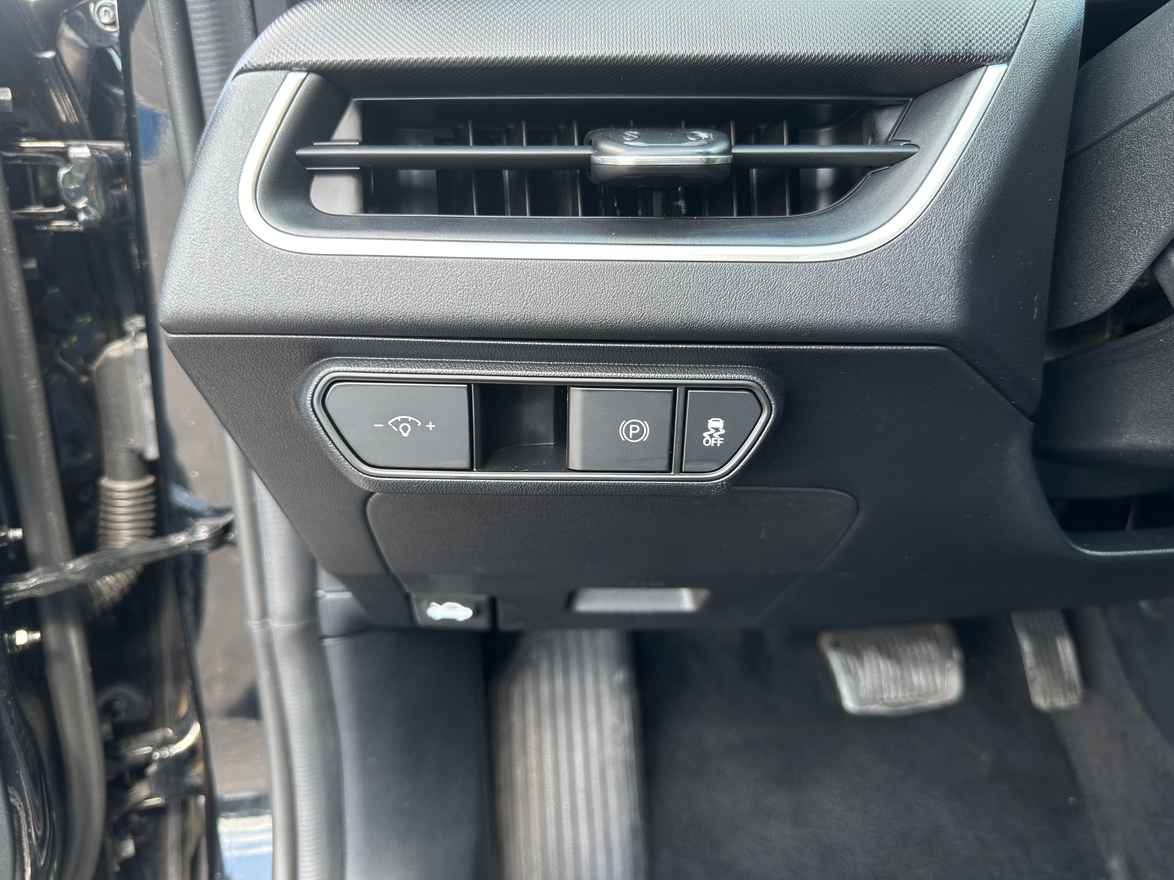2025 Kia K4 LXS - Photo 11