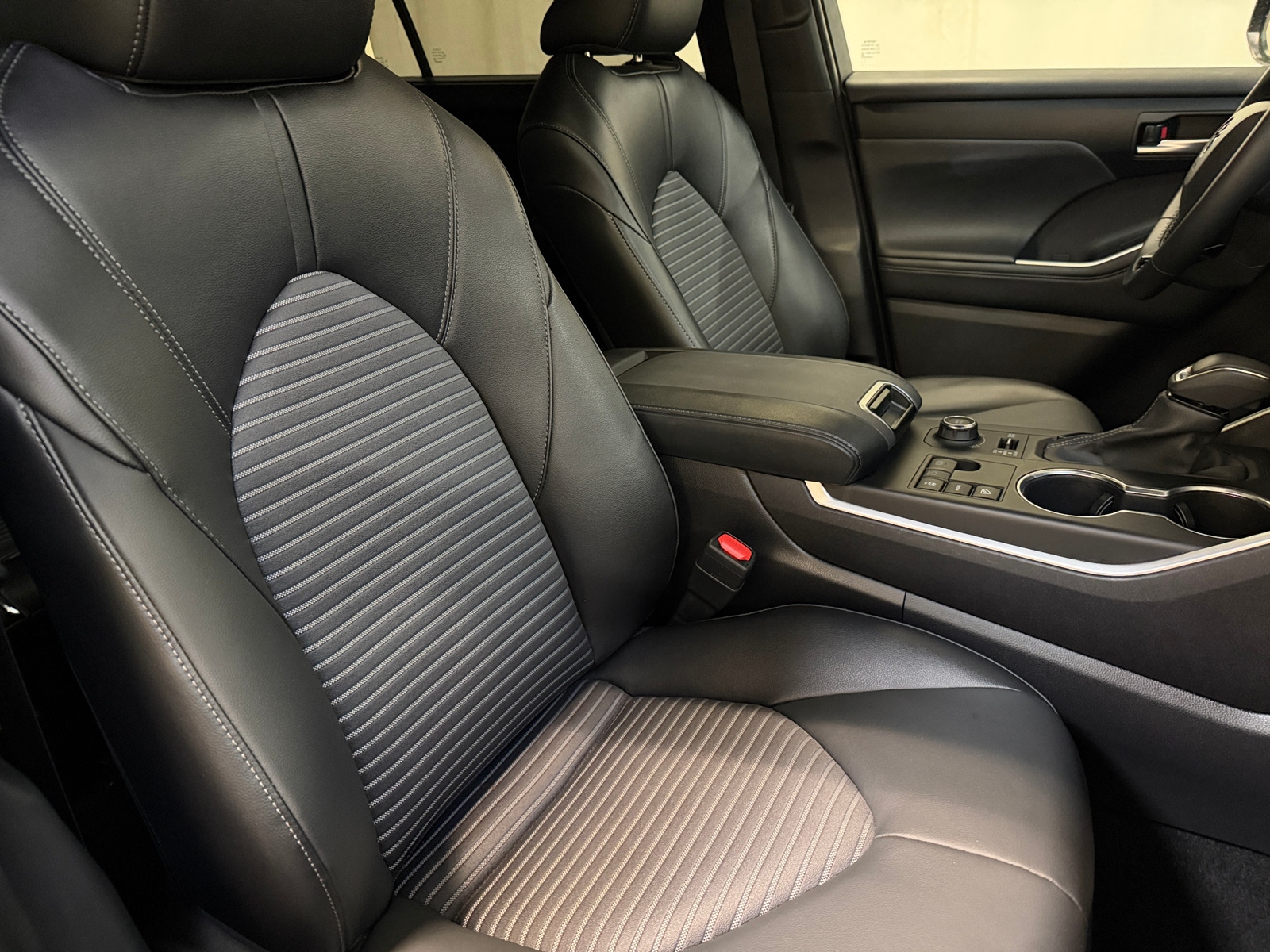 Thumbnail: 2025 Toyota Highlander - 2