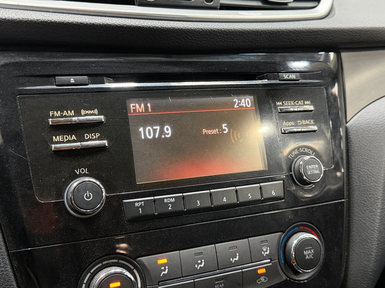 Thumbnail: 2016 Nissan Rogue - 4