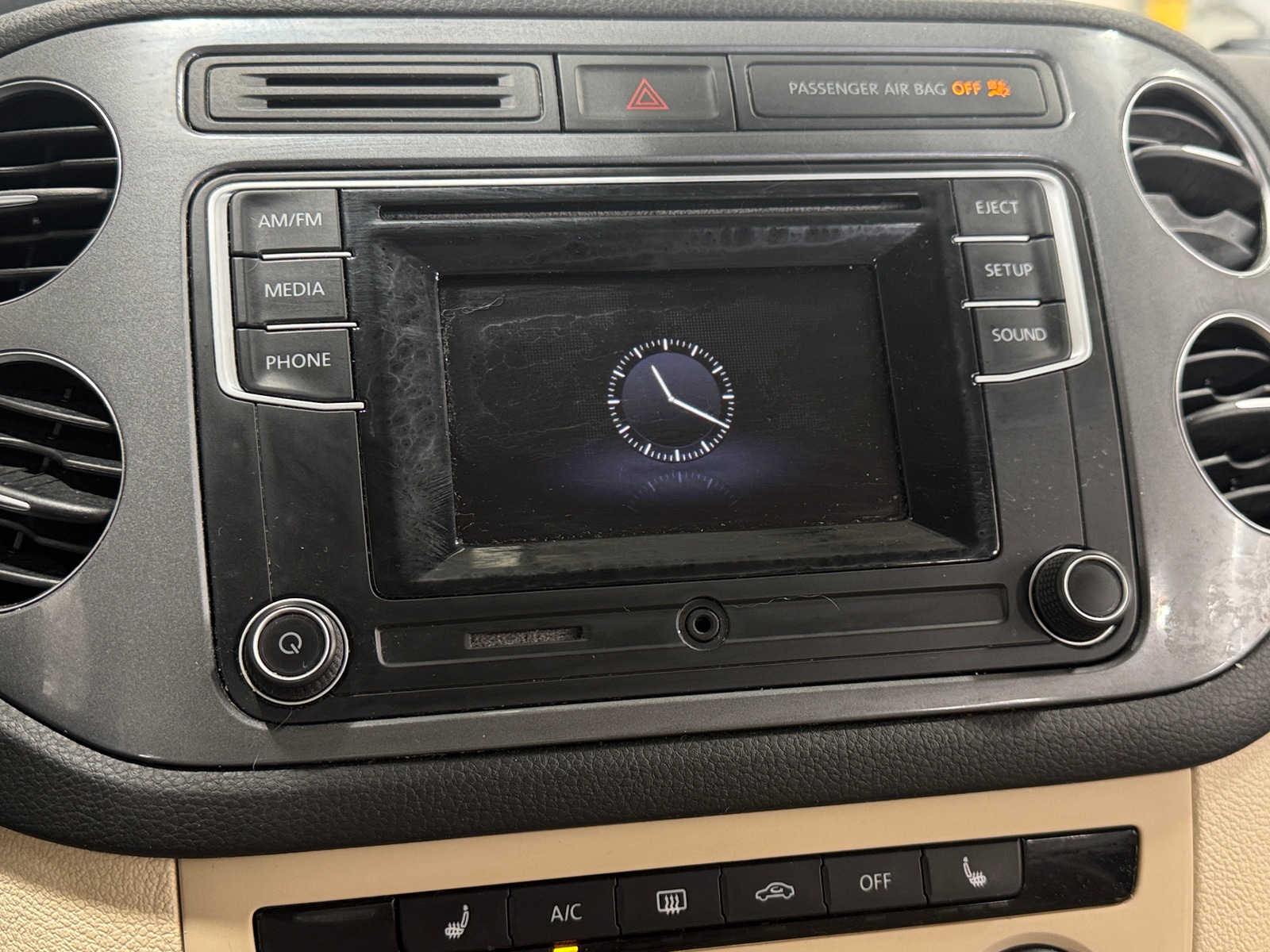 Thumbnail: 2016 Volkswagen Tiguan - 4