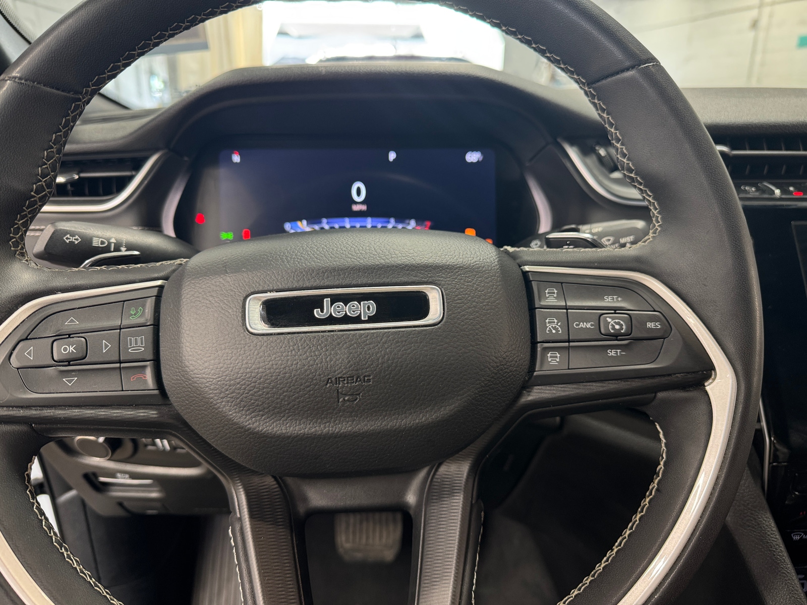 Thumbnail: 2023 Jeep Grand Cherokee L - 4