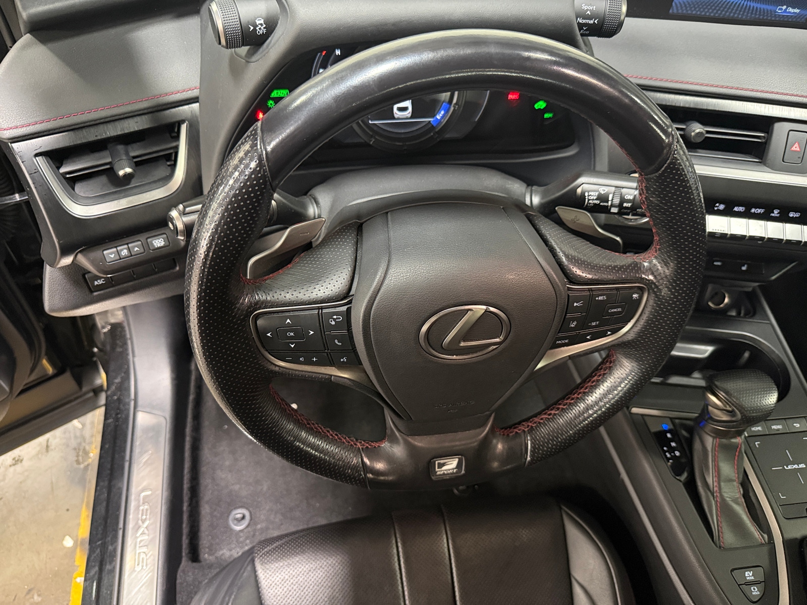 Thumbnail: 2019 Lexus UX - 4