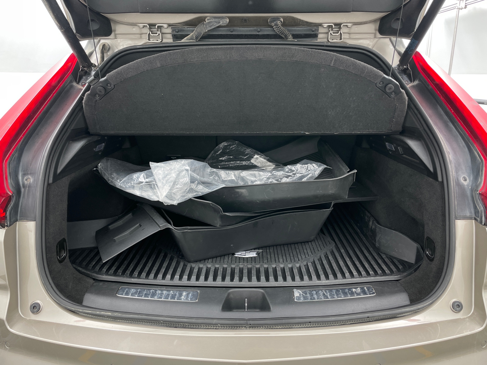 Thumbnail: 2024 Cadillac XT4 - 6