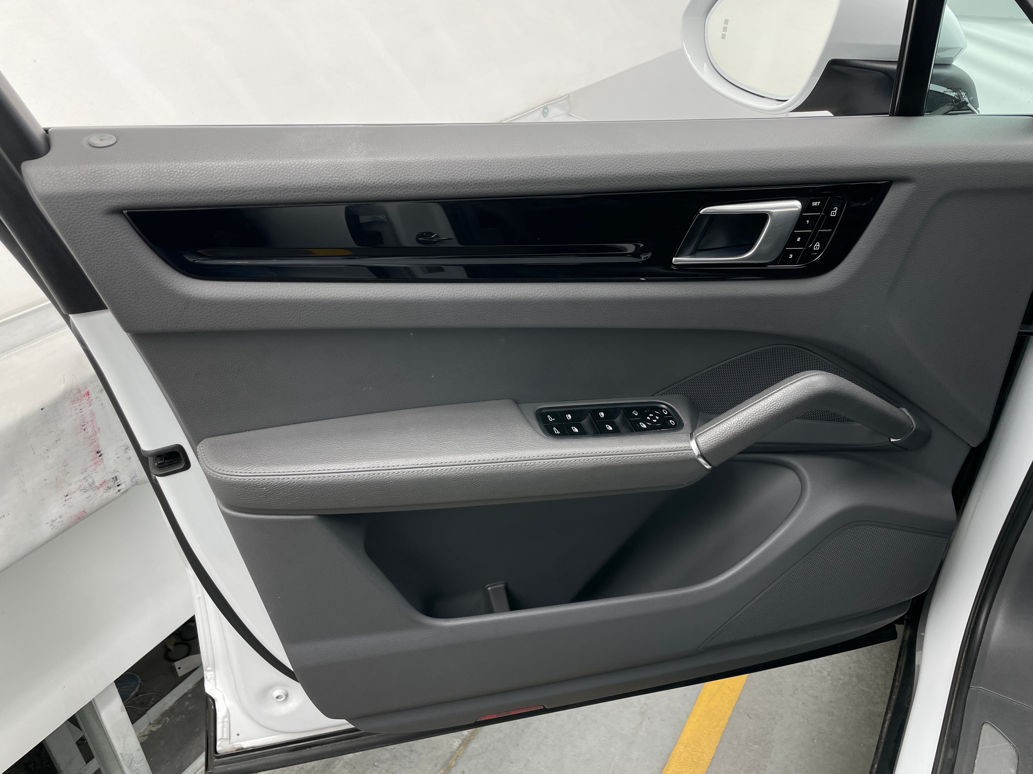 2020 Porsche Cayenne Coupe Base