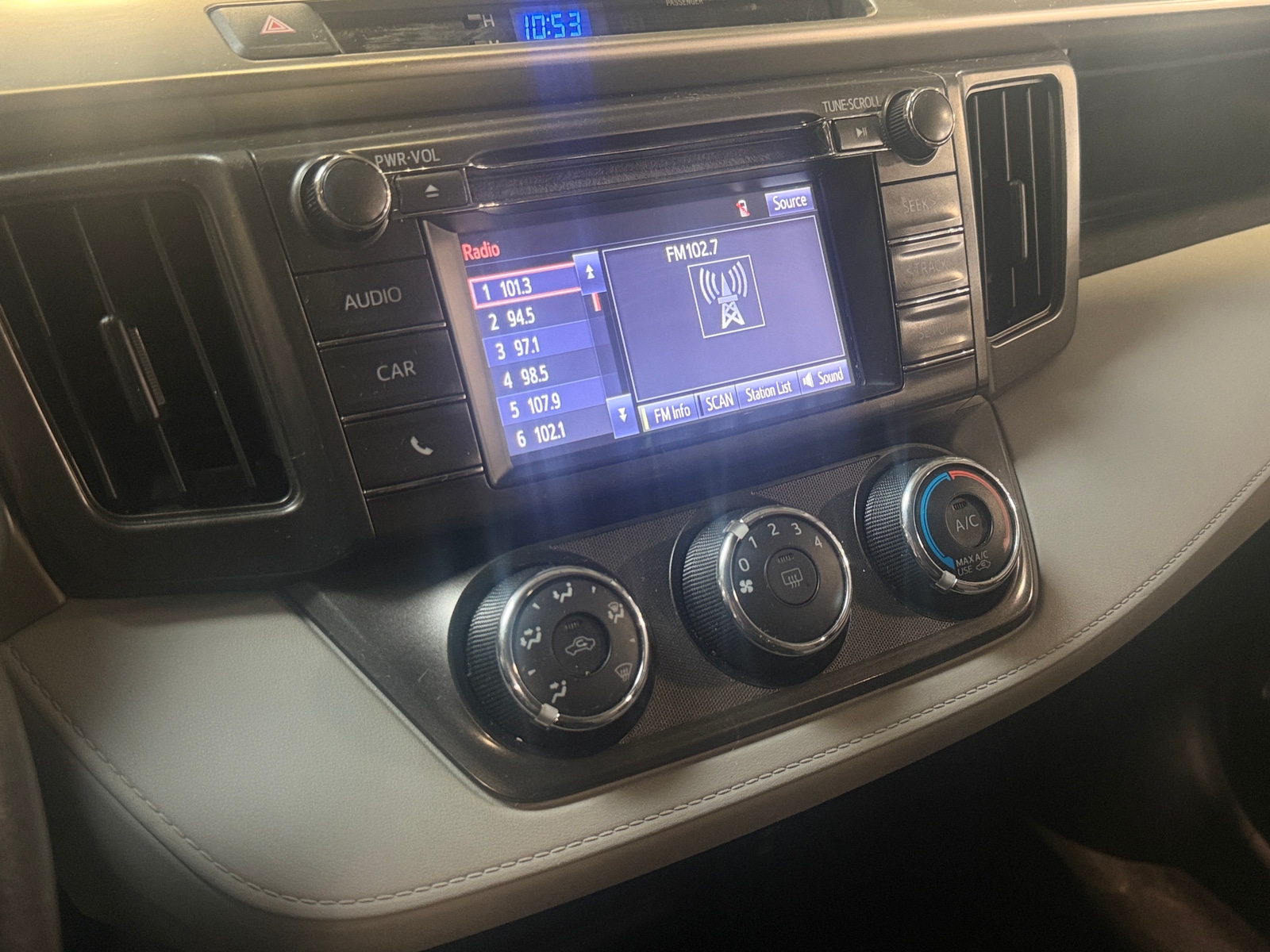 Thumbnail: 2015 Toyota RAV4 - 4