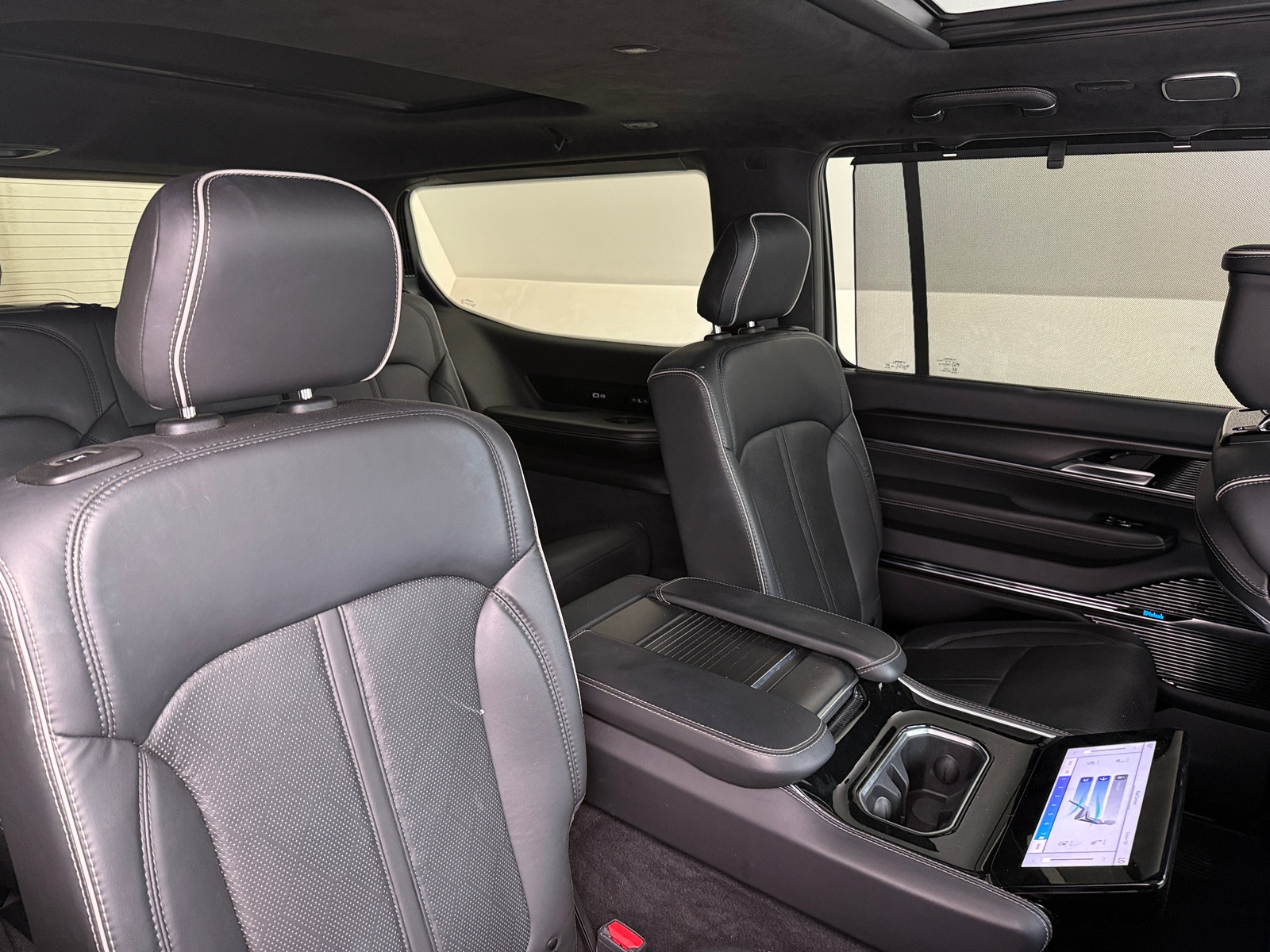 Thumbnail: 2024 Jeep Grand Wagoneer - 5