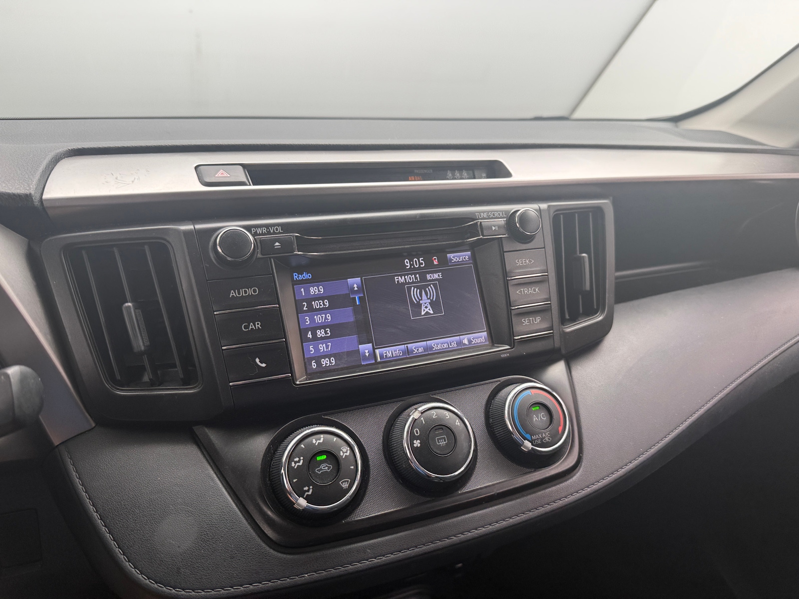 Thumbnail: 2018 Toyota RAV4 - 4