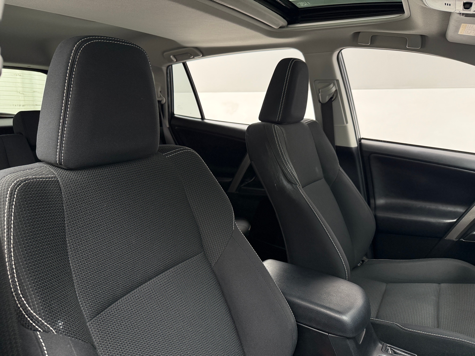 Thumbnail: 2018 Toyota RAV4 - 2