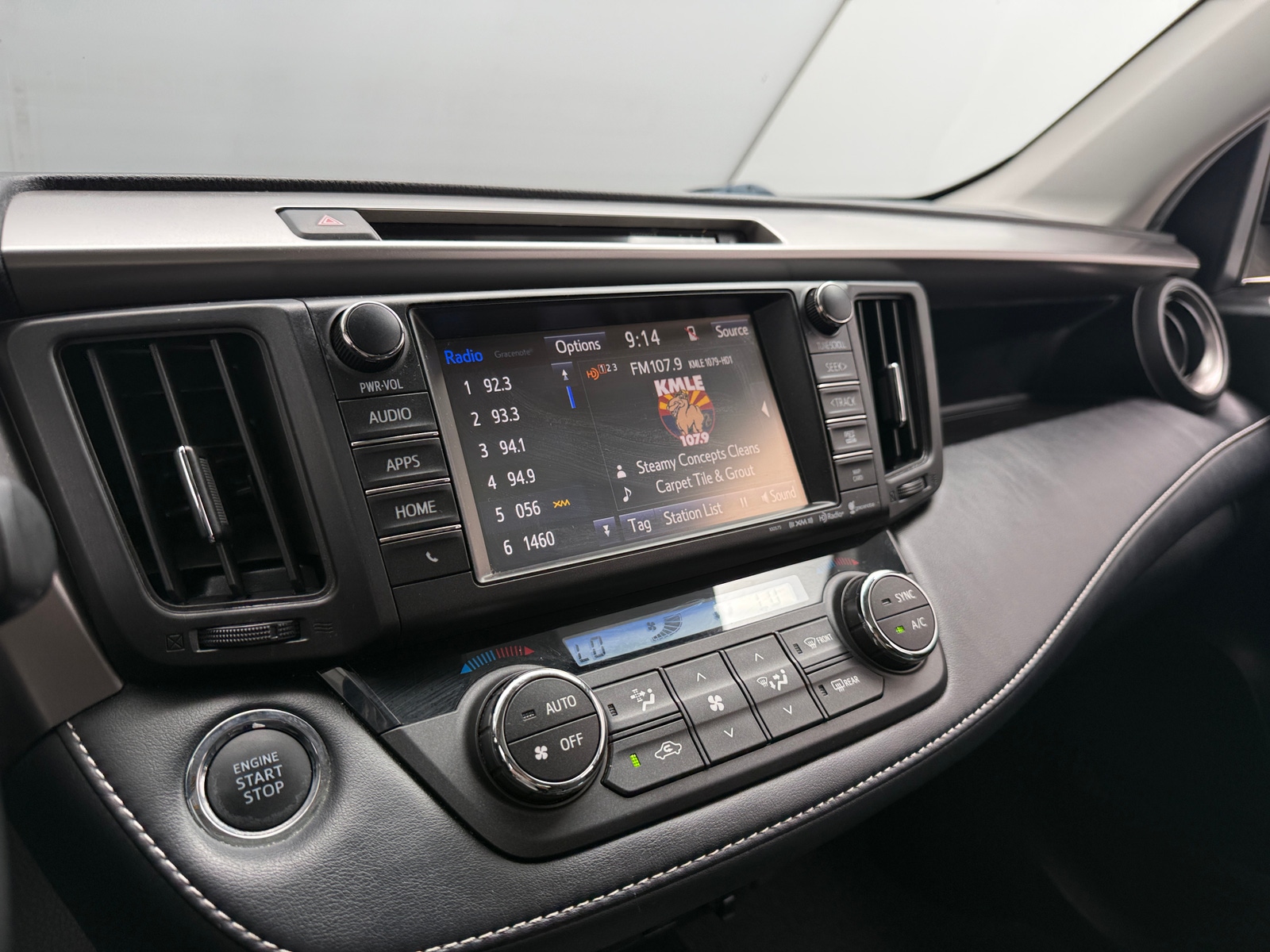 Thumbnail: 2018 Toyota RAV4 - 4