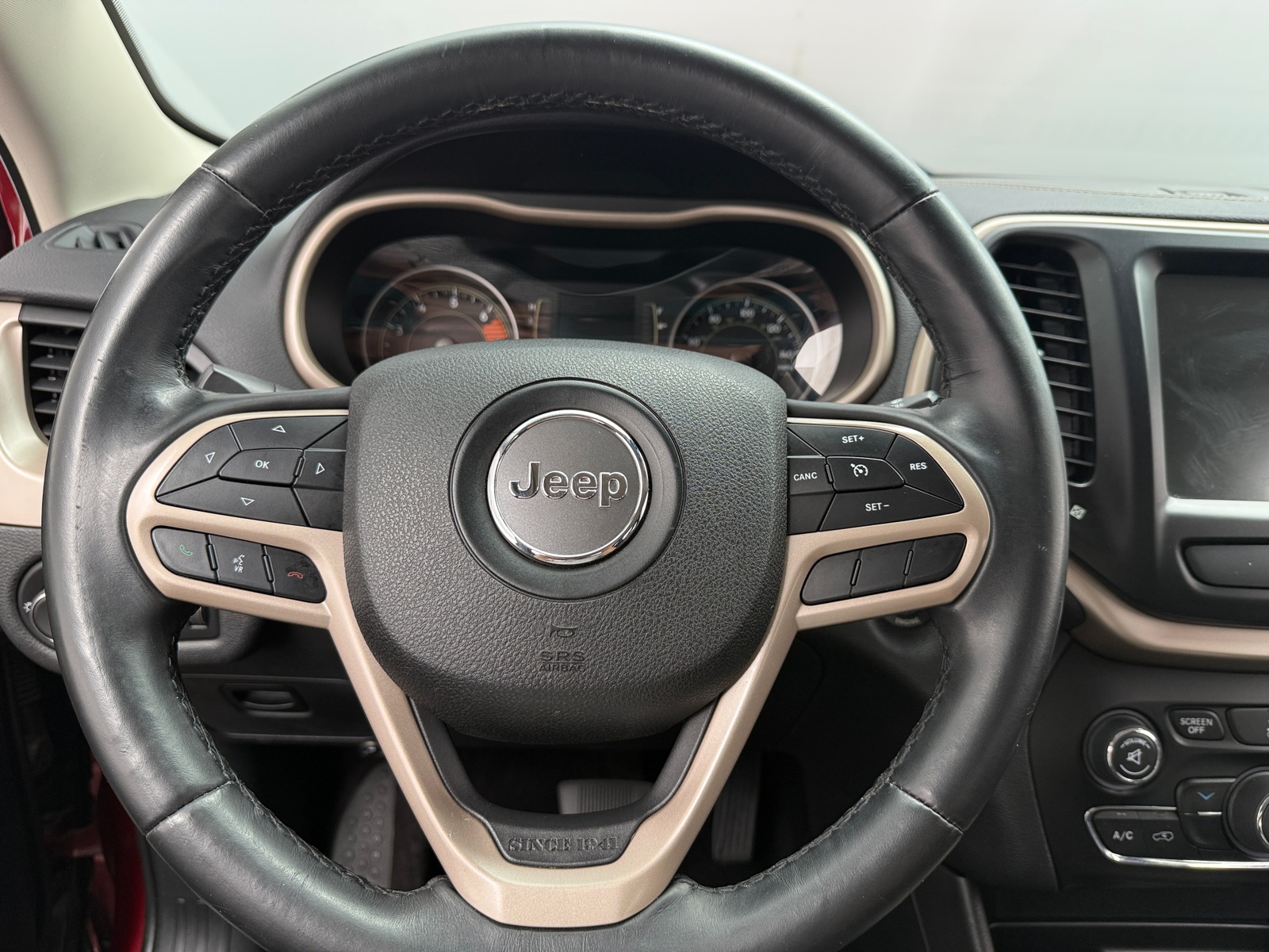 Thumbnail: 2017 Jeep Cherokee - 5