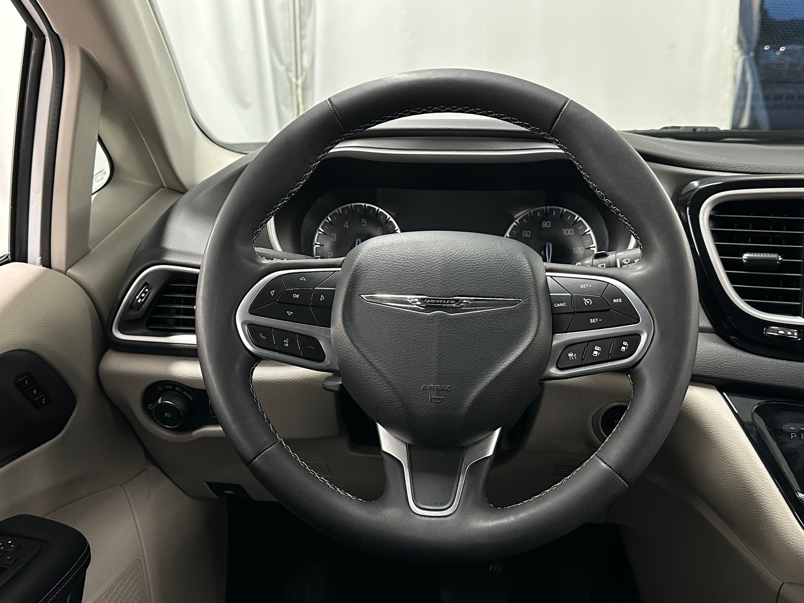 Thumbnail: 2024 Chrysler Pacifica - 4