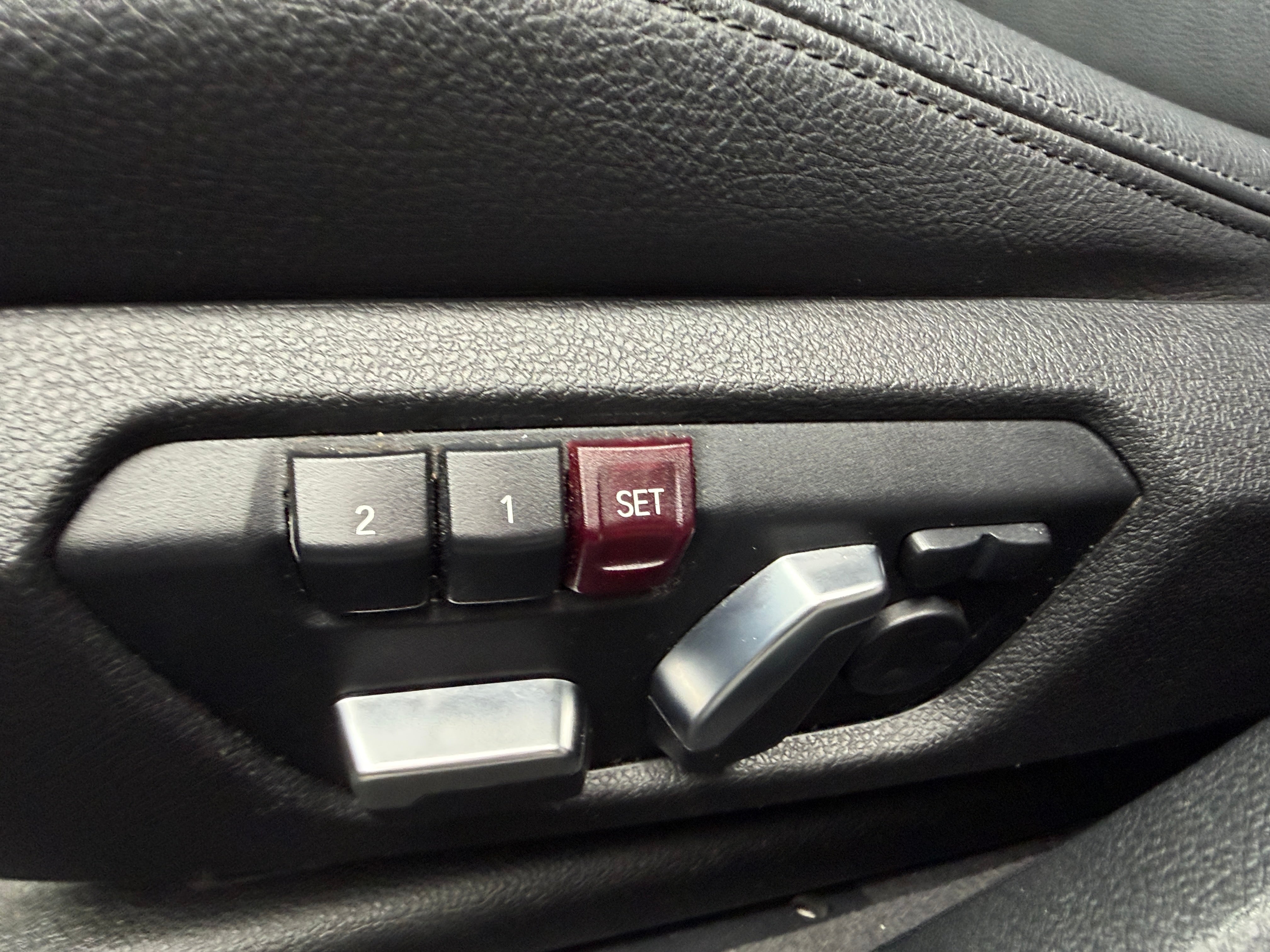 WBA4J1C06LCD77399