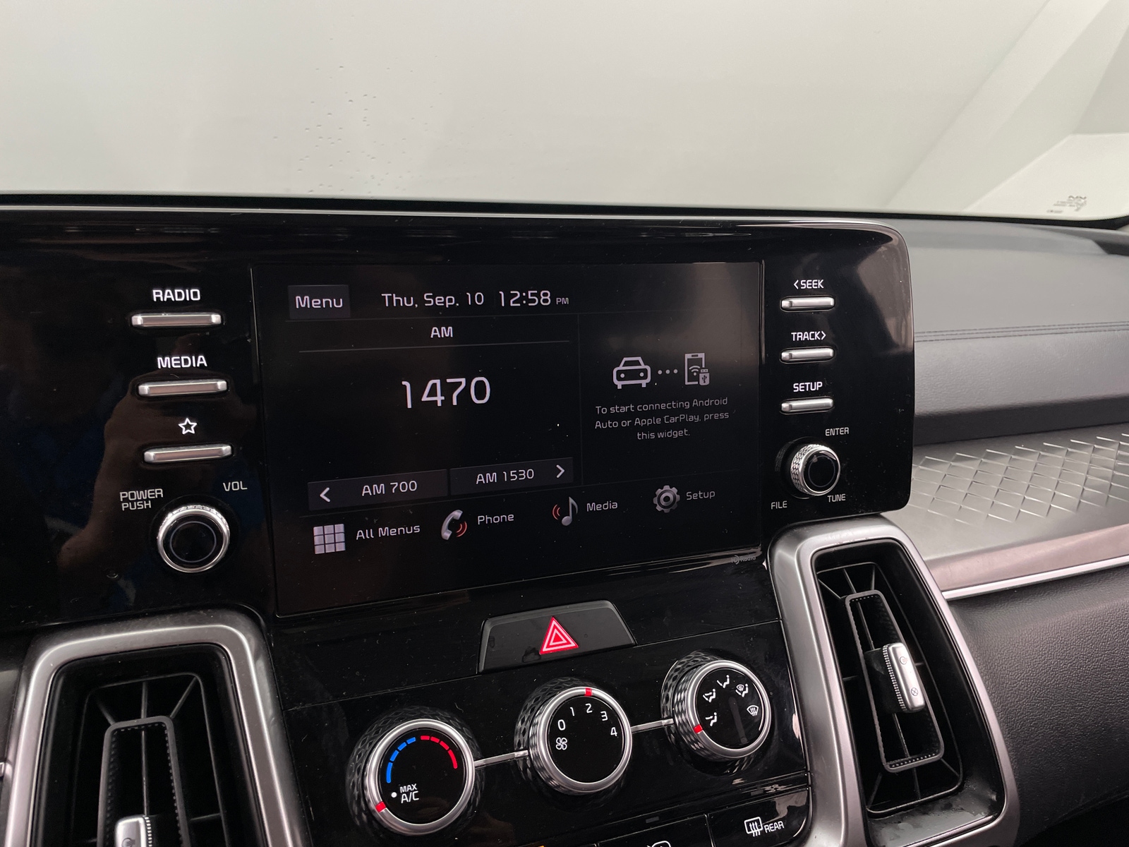 Thumbnail: 2023 Kia Sorento - 4