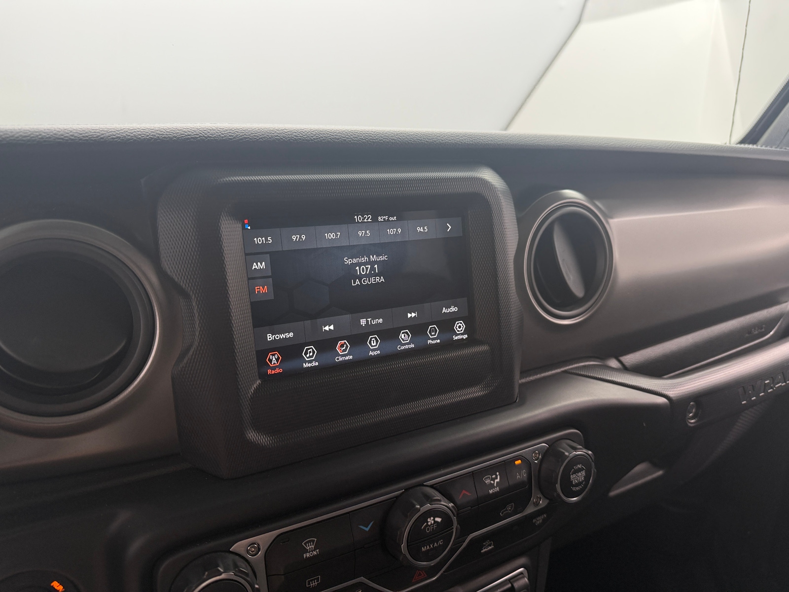 Thumbnail: 2022 Jeep Wrangler - 3
