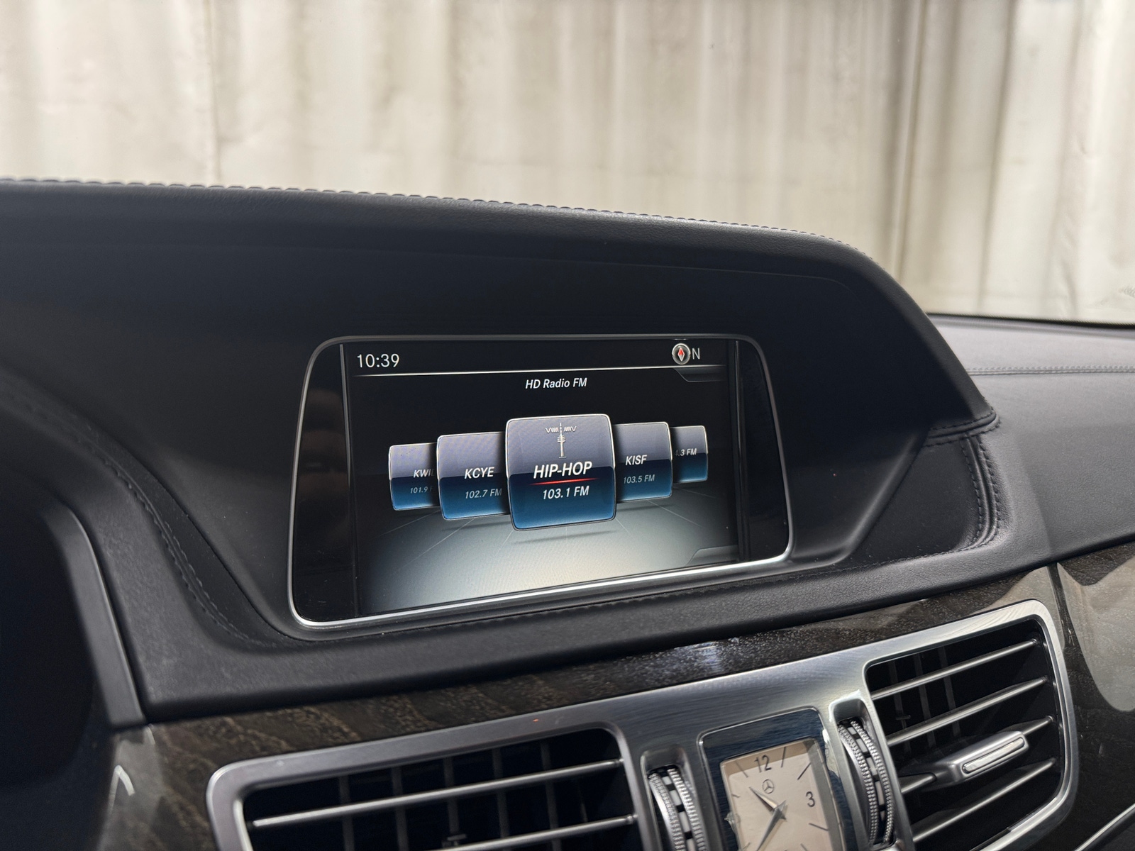 Thumbnail: 2016 Mercedes-Benz E-Class - 3