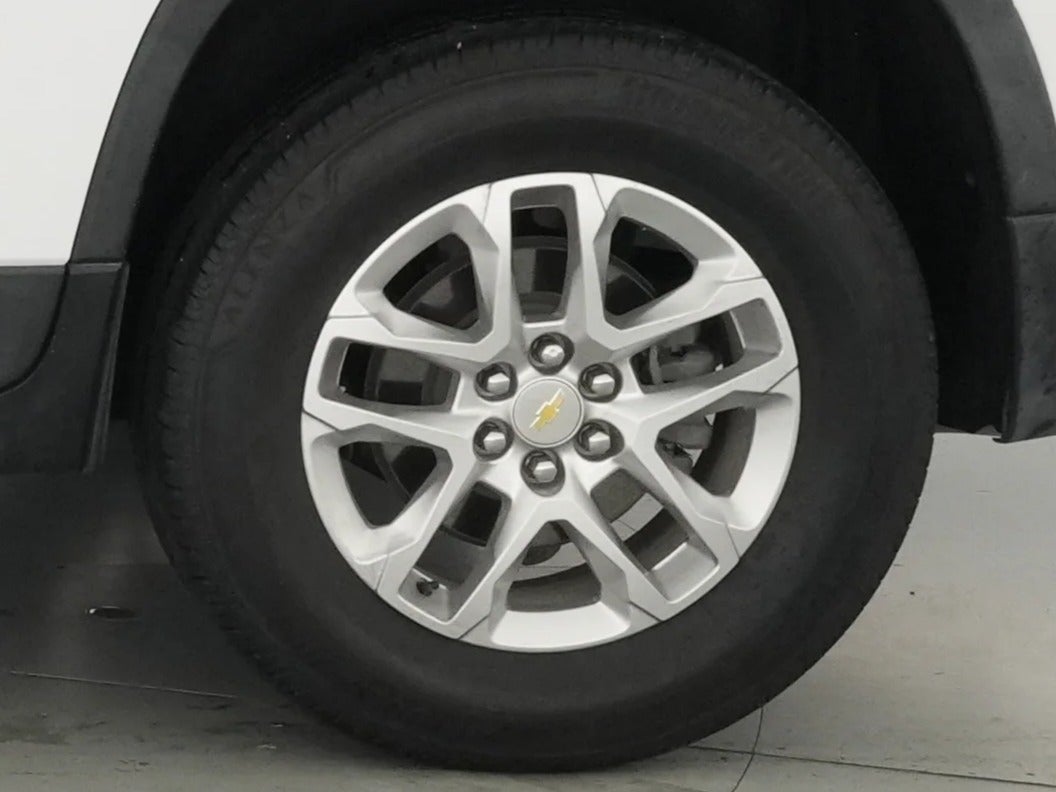 2022 Chevrolet Traverse LS - Photo 11