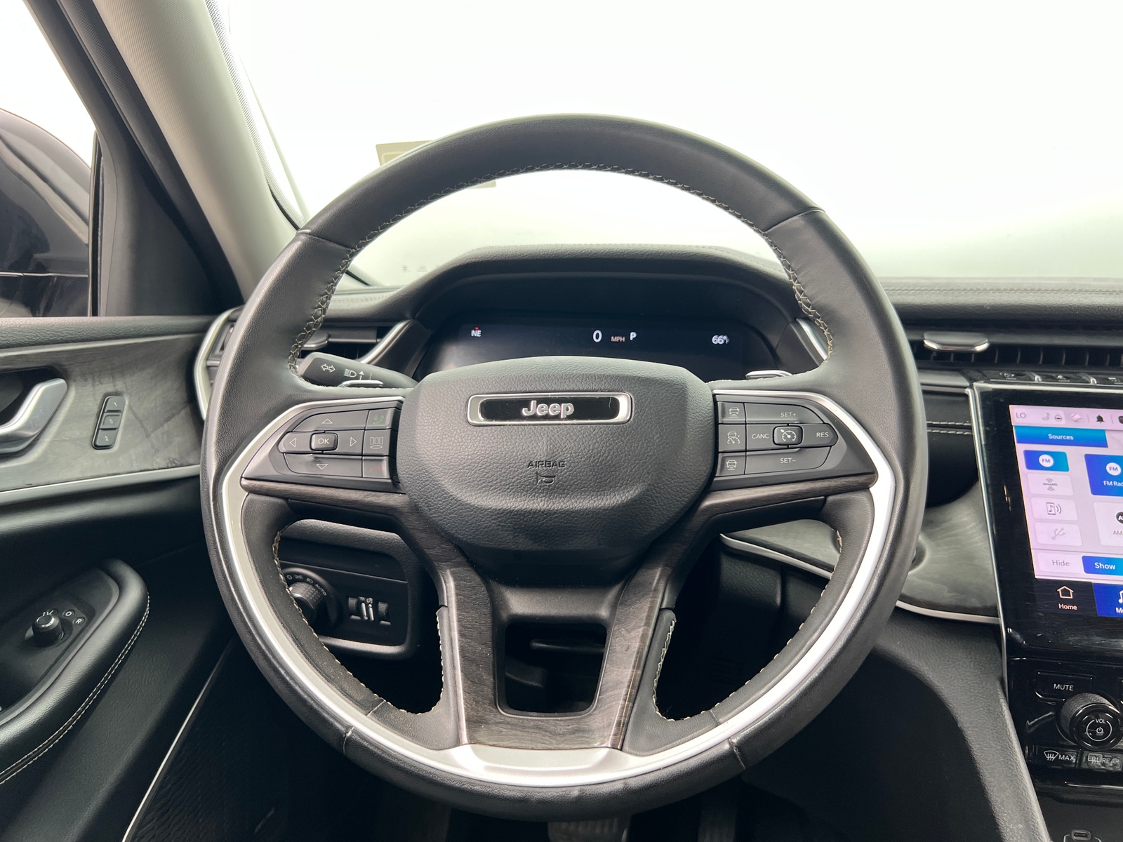 Thumbnail: 2023 Jeep Grand Cherokee L - 4
