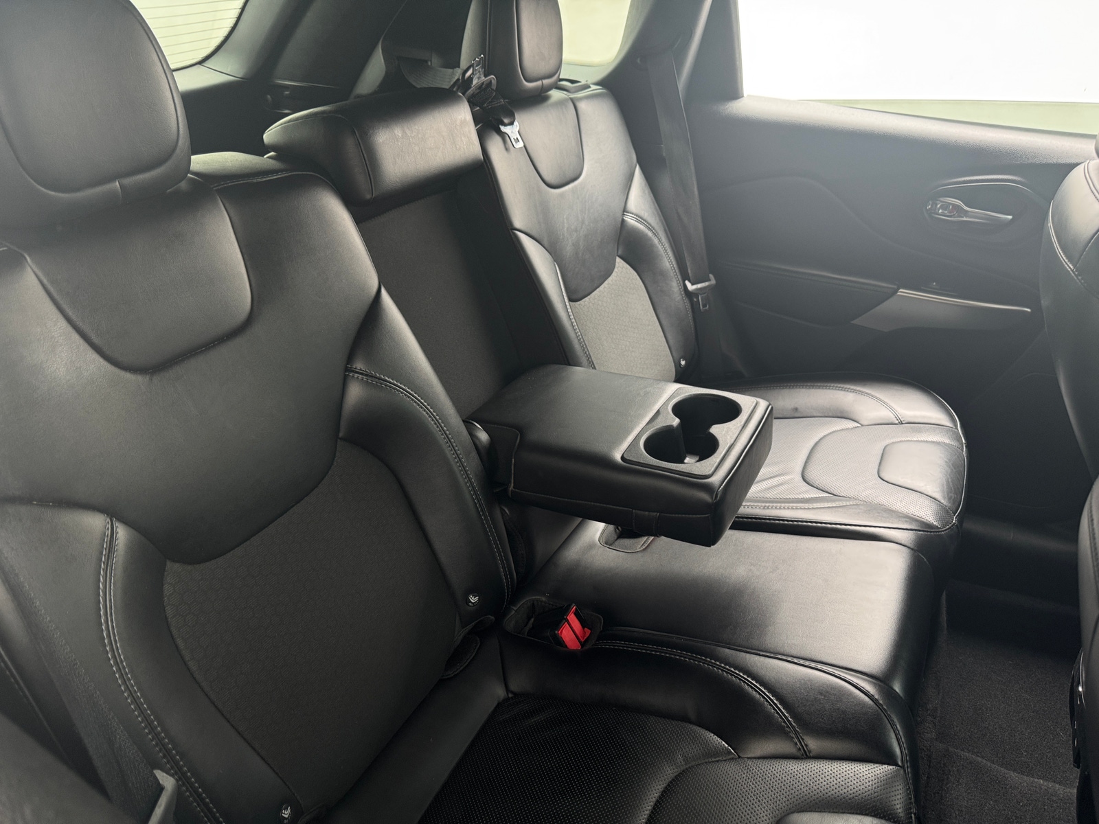 Thumbnail: 2019 Jeep Cherokee - 5