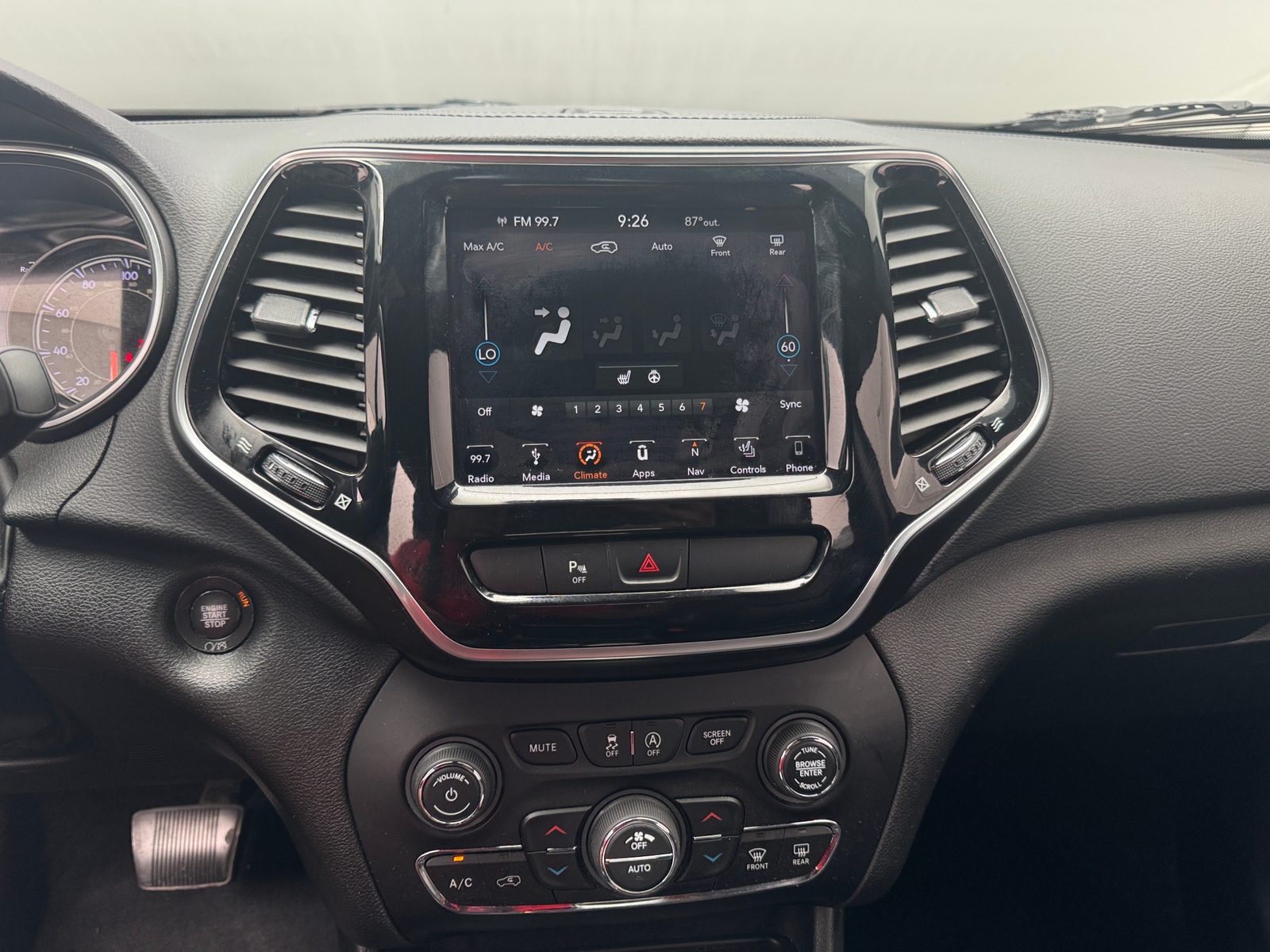 Thumbnail: 2019 Jeep Cherokee - 3