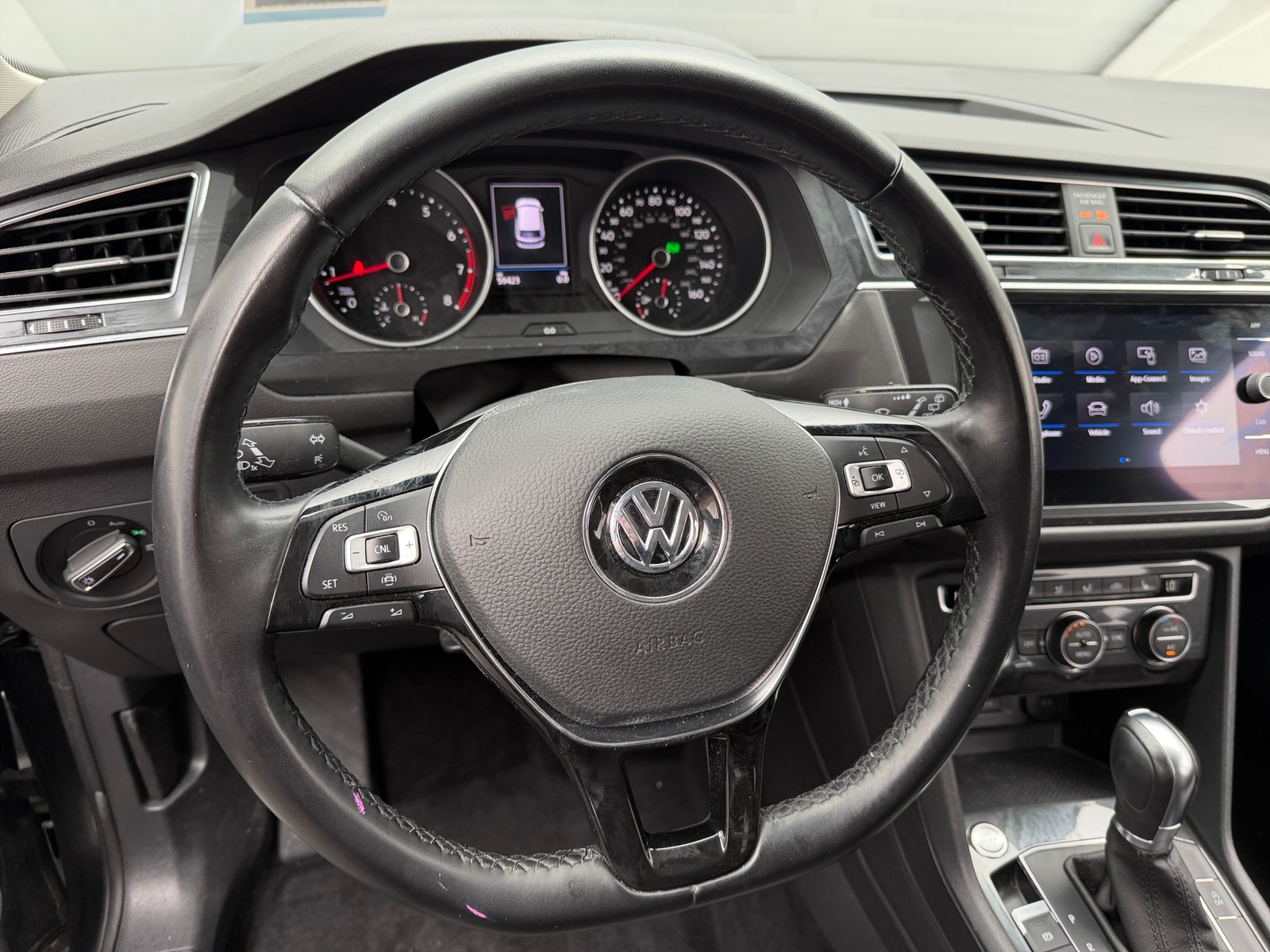 Thumbnail: 2019 Volkswagen Tiguan - 4