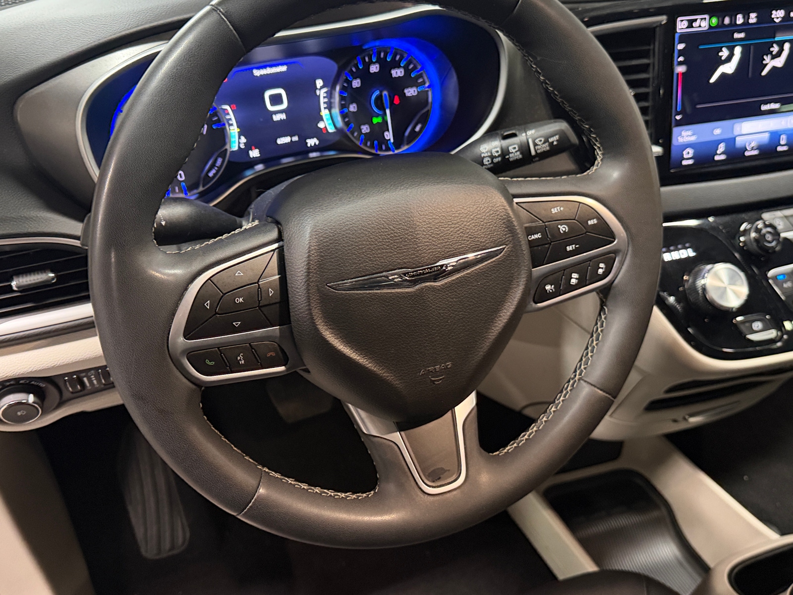 Thumbnail: 2024 Chrysler Pacifica - 4