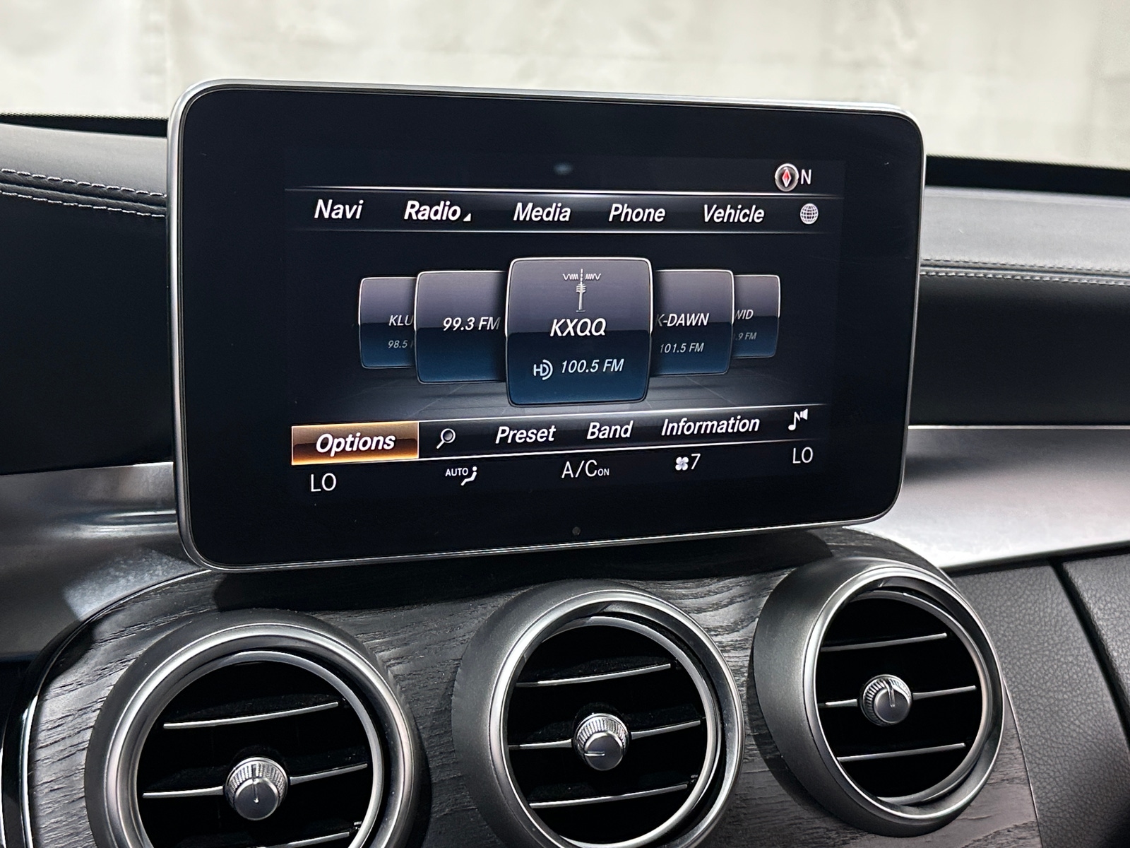 Thumbnail: 2016 Mercedes-Benz C-Class - 3