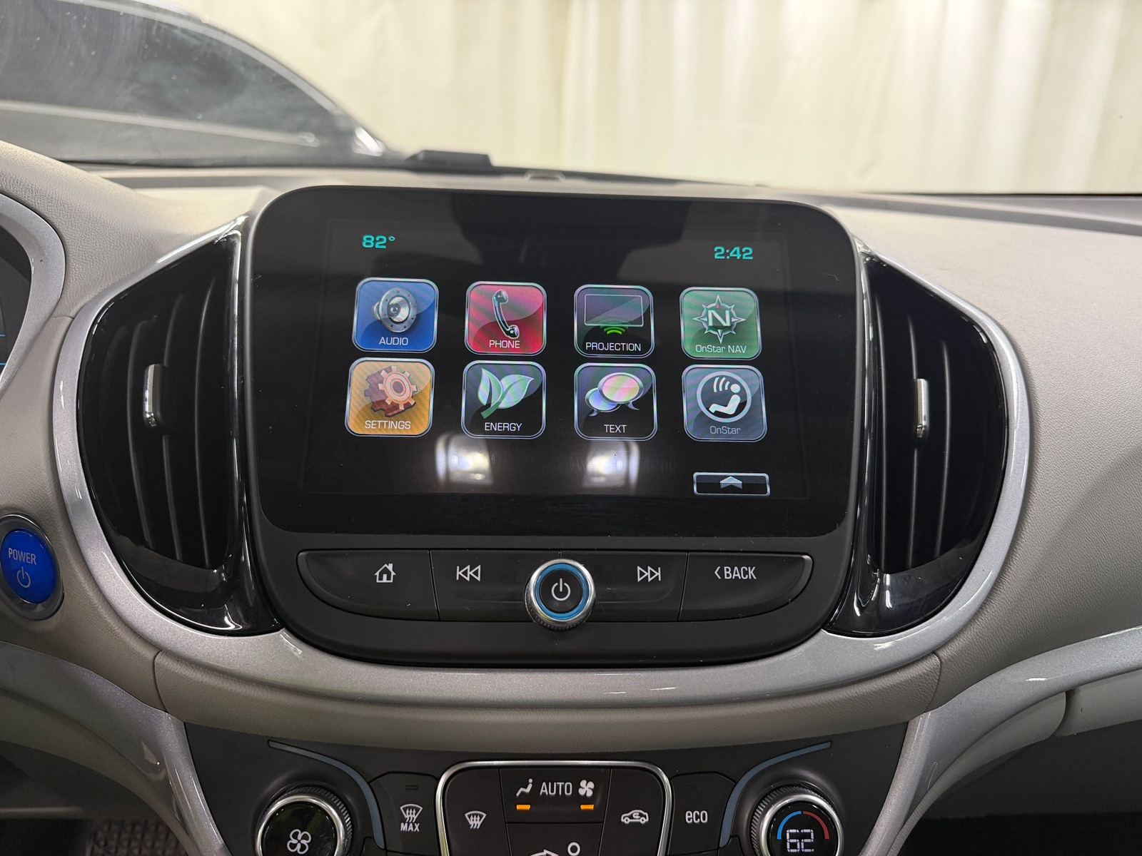 Thumbnail: 2017 Chevrolet Volt - 3
