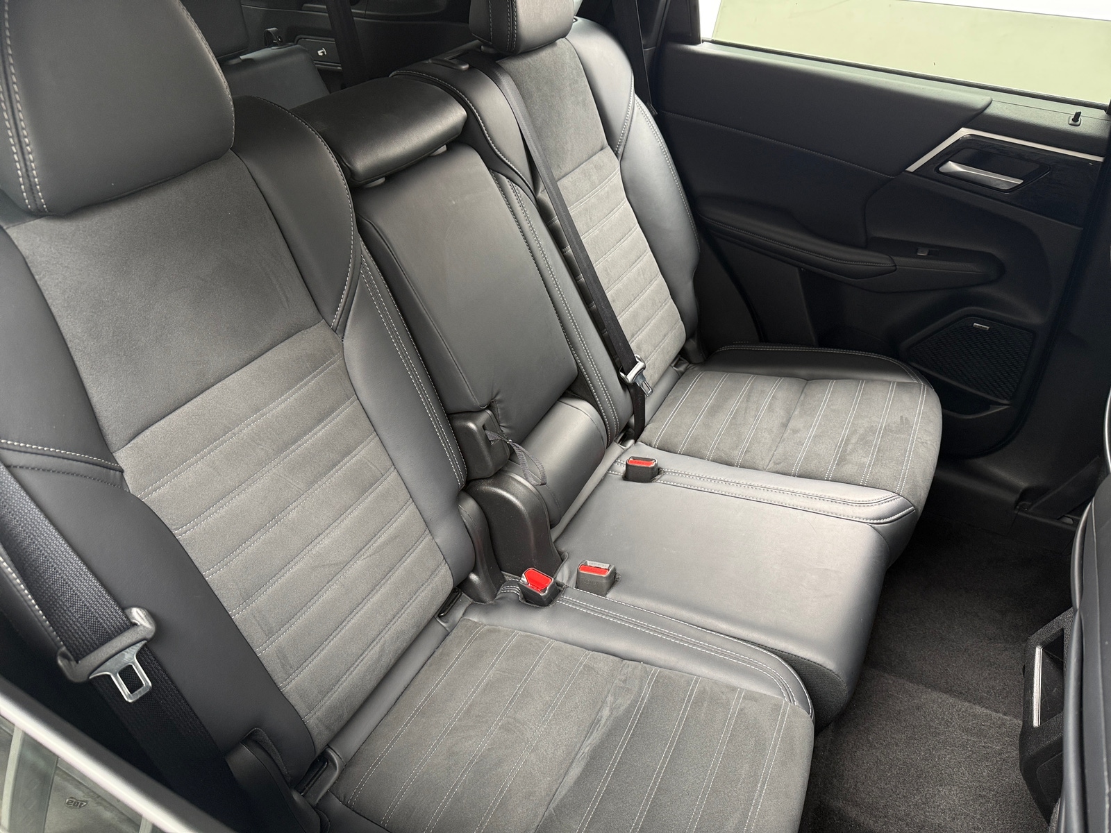 Thumbnail: 2025 Mitsubishi Outlander - 5