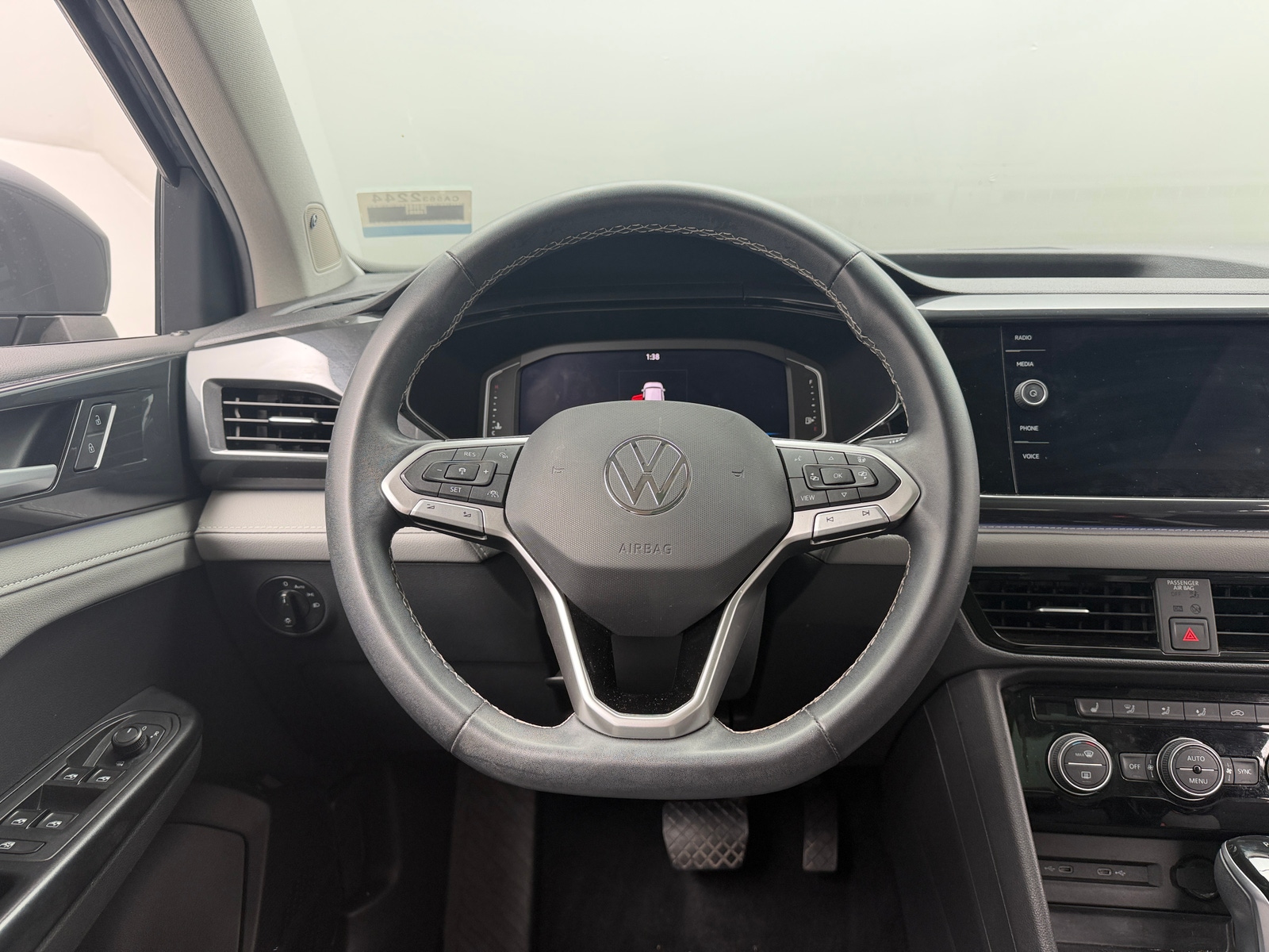 Thumbnail: 2022 Volkswagen Taos - 5