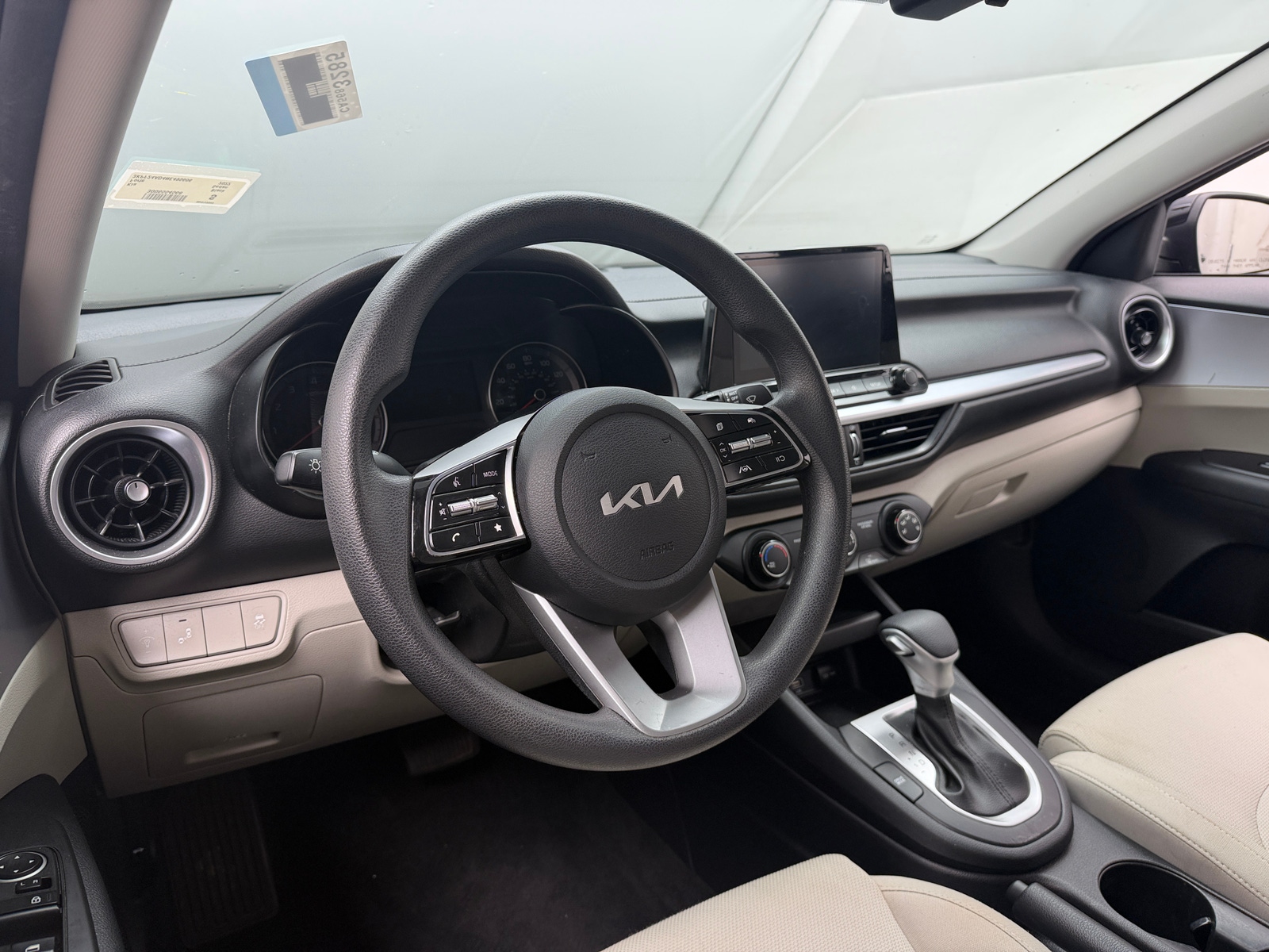 Thumbnail: 2022 Kia Forte - 3