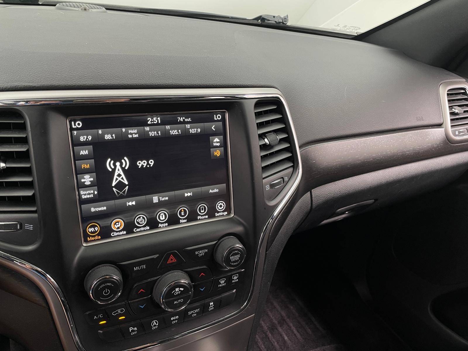 Thumbnail: 2018 Jeep Grand Cherokee - 3