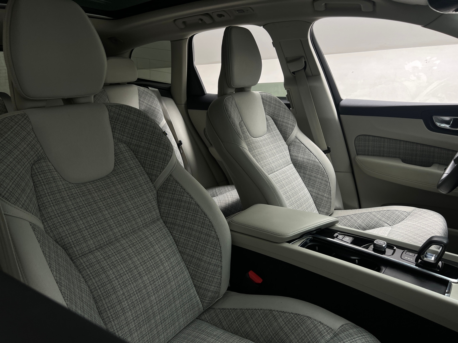 Thumbnail: 2022 Volvo XC60 - 2