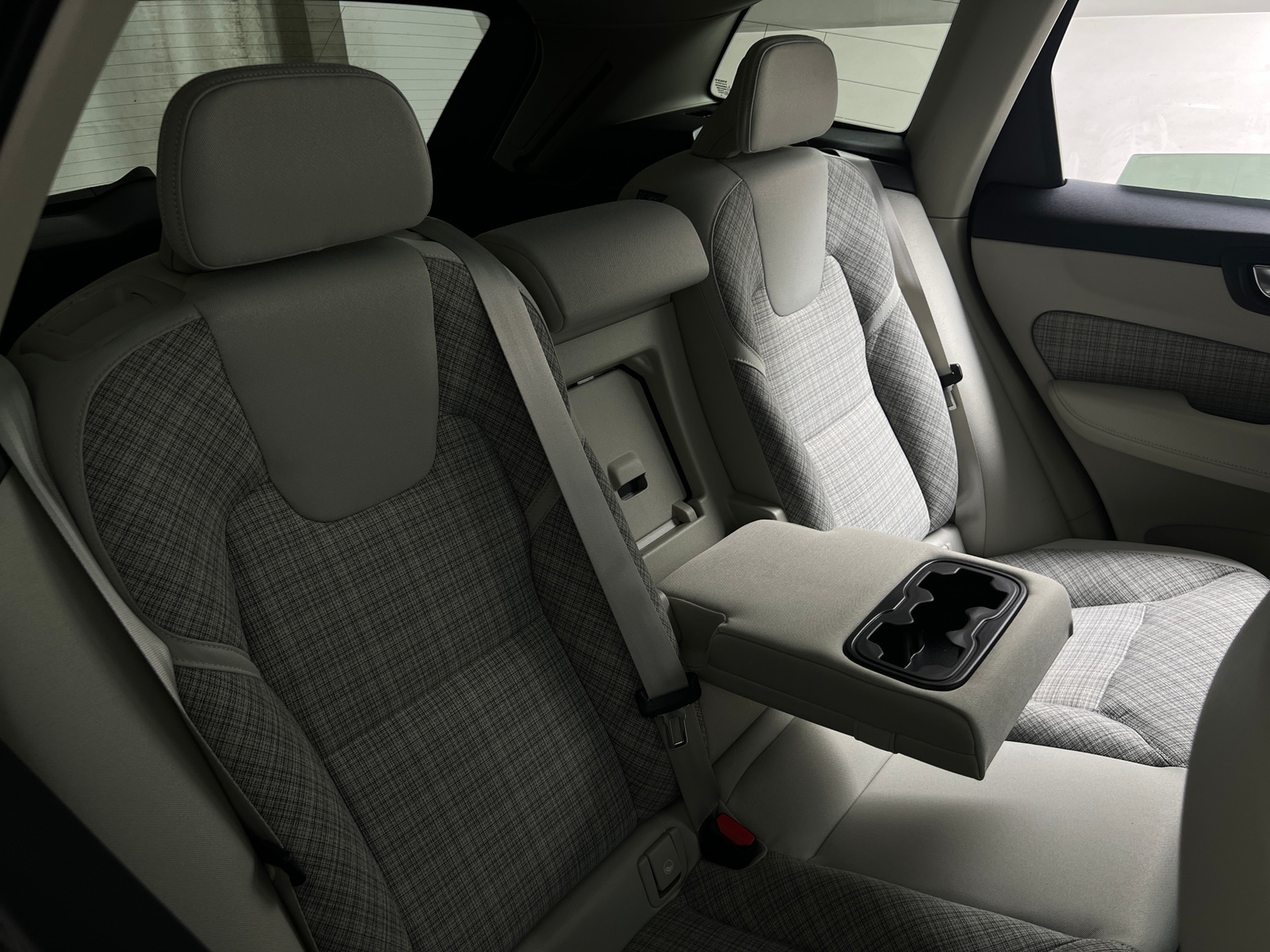 Thumbnail: 2022 Volvo XC60 - 6