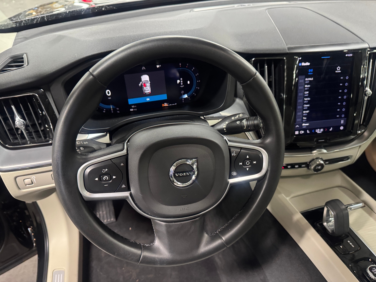 Thumbnail: 2022 Volvo XC60 - 5