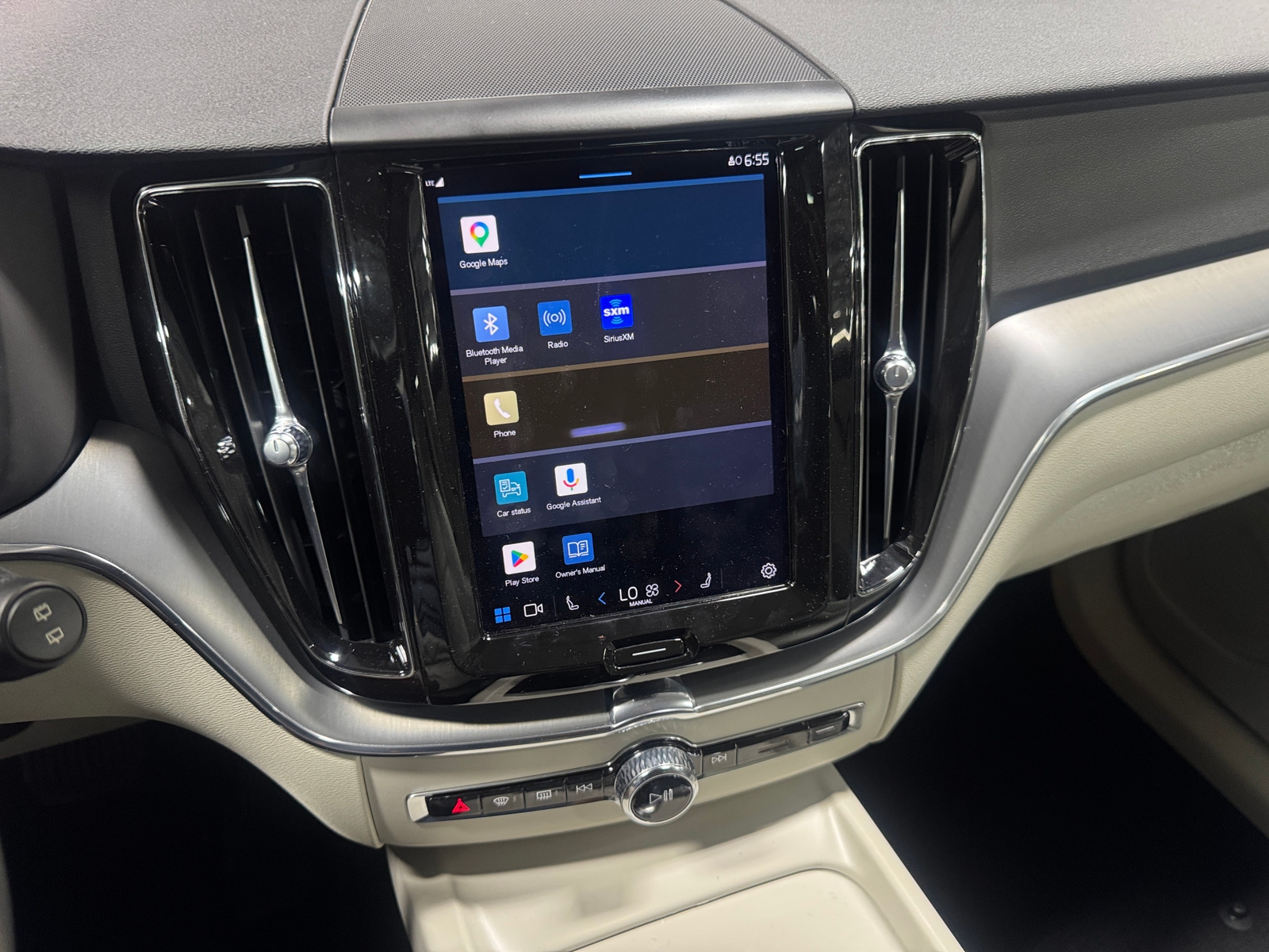 Thumbnail: 2022 Volvo XC60 - 4
