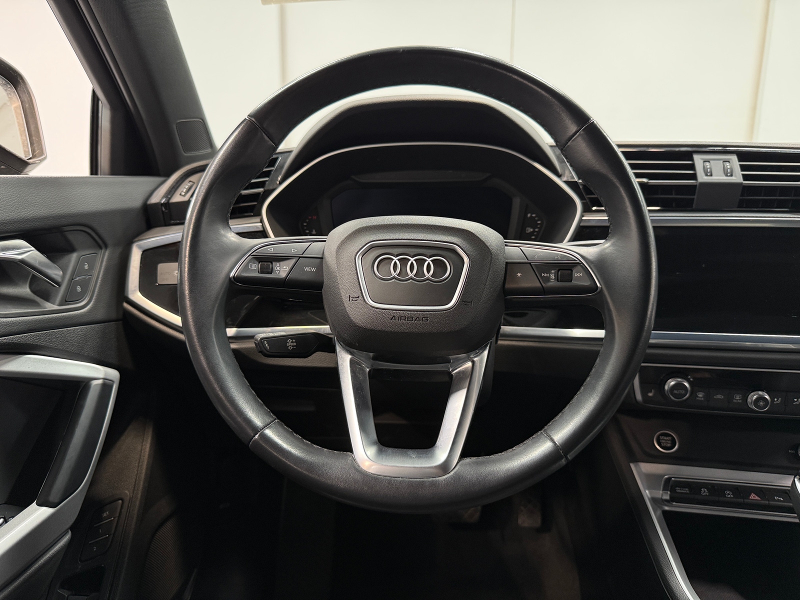 Thumbnail: 2023 Audi Q3 - 4